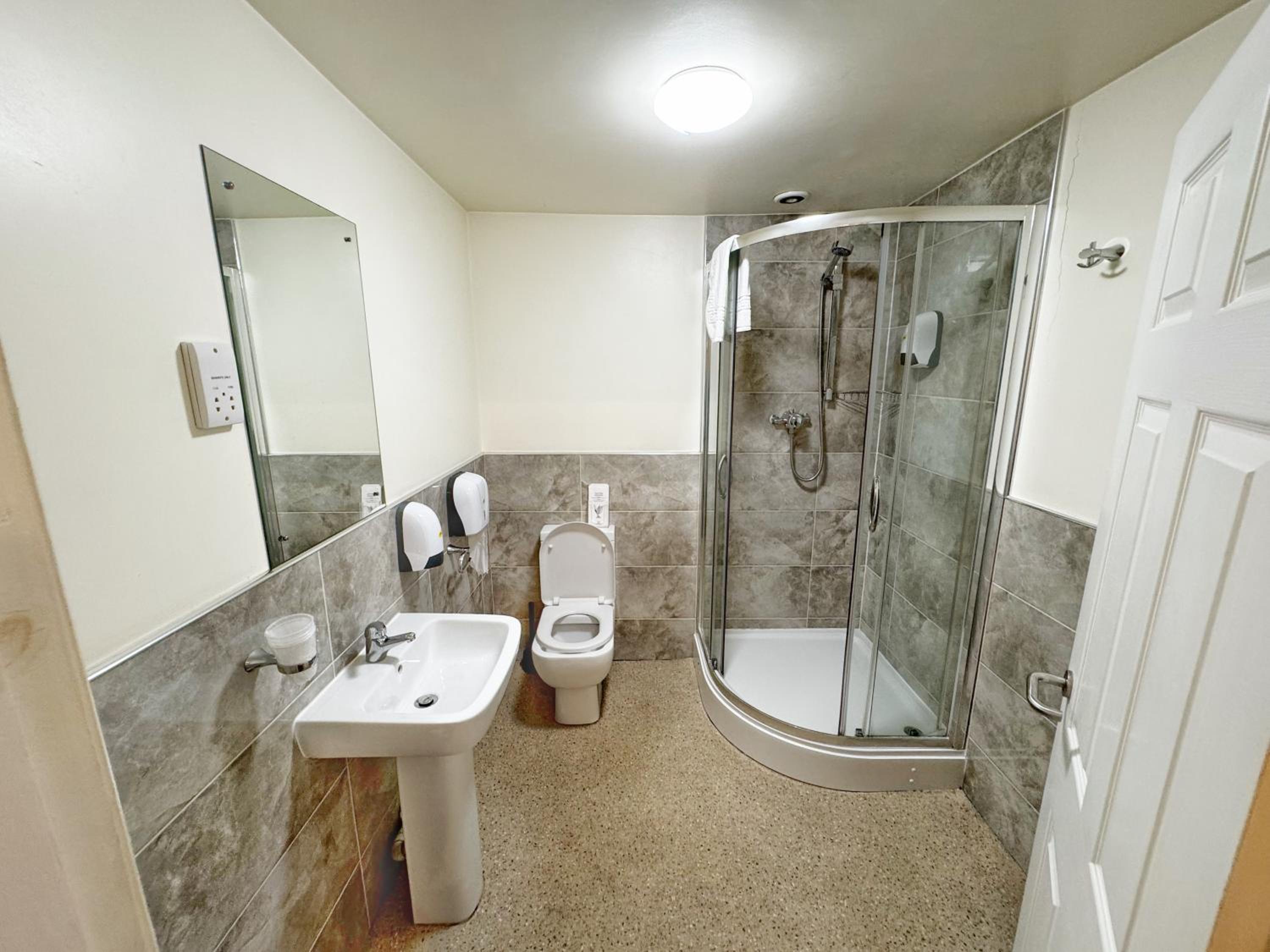 Standard Double Room - Photo 5