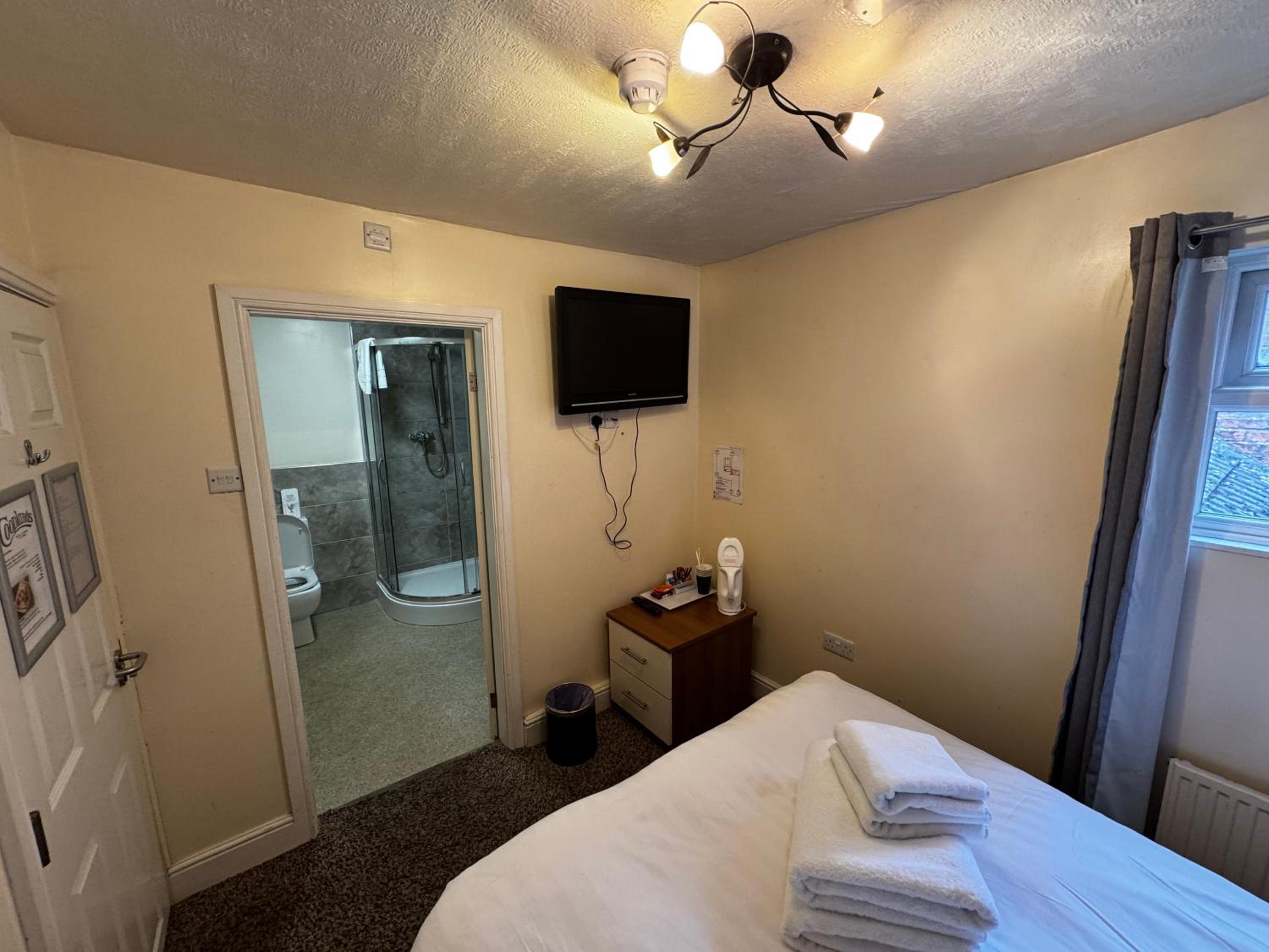 Standard Double Room - Photo 6