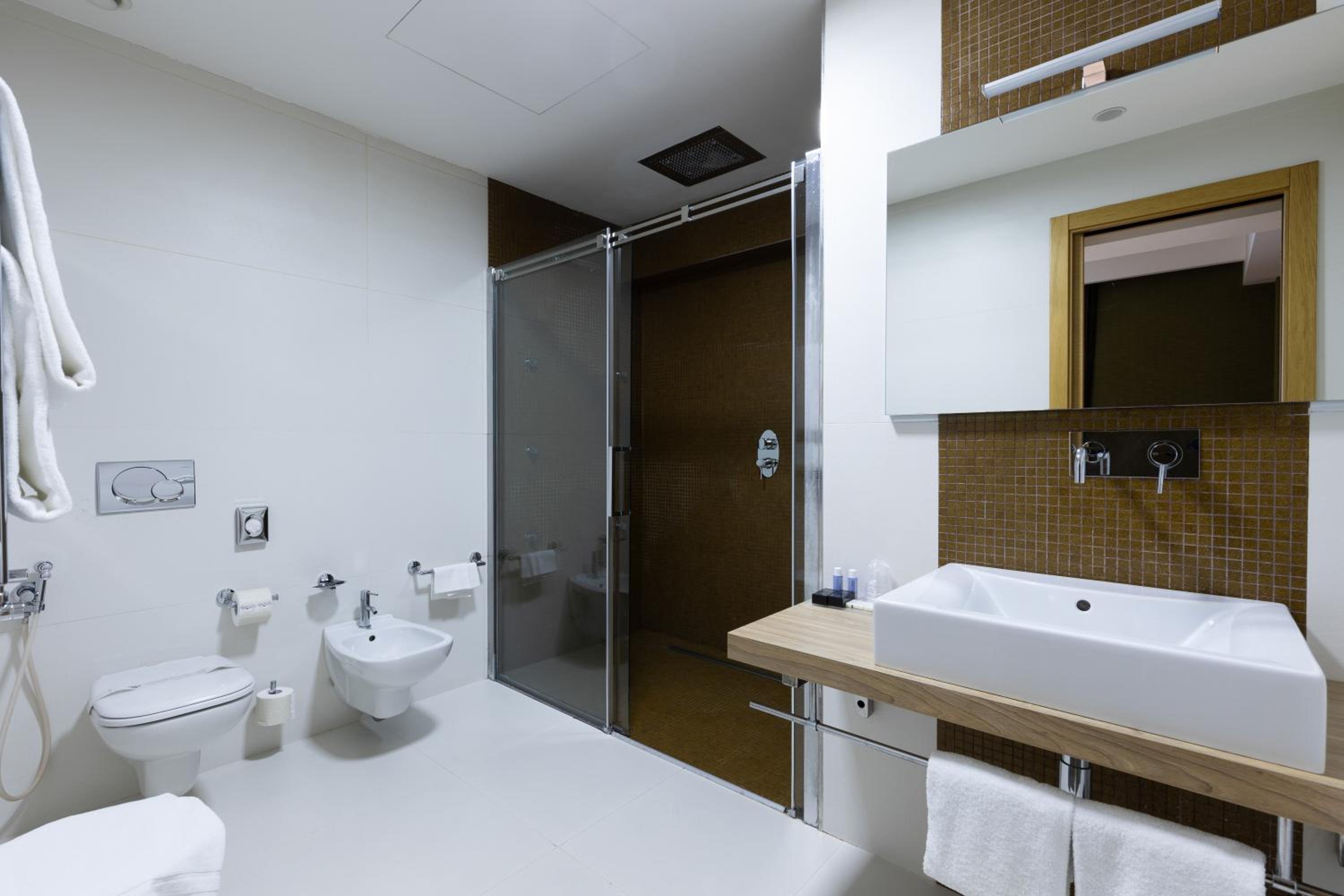 Suite - Photo 7