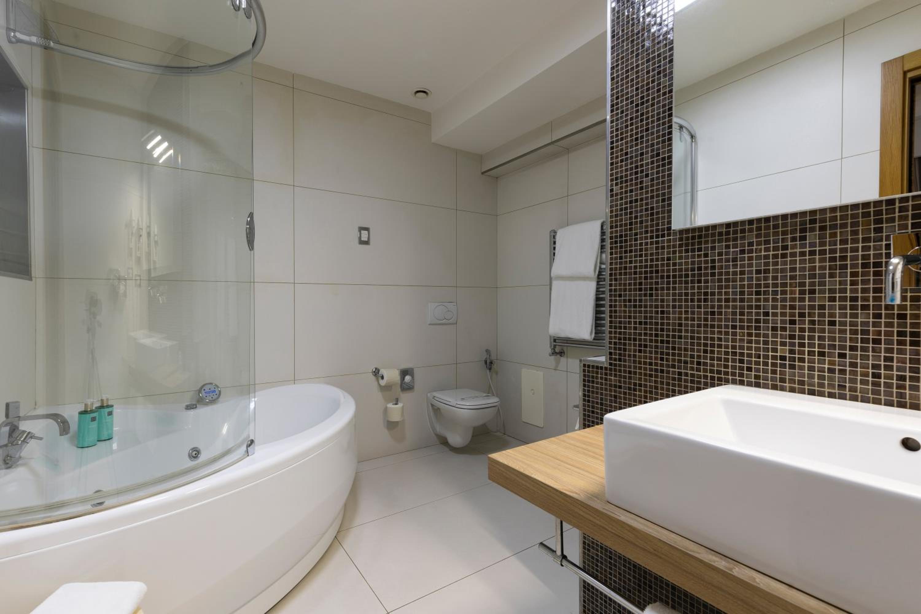 Suite - Photo 3