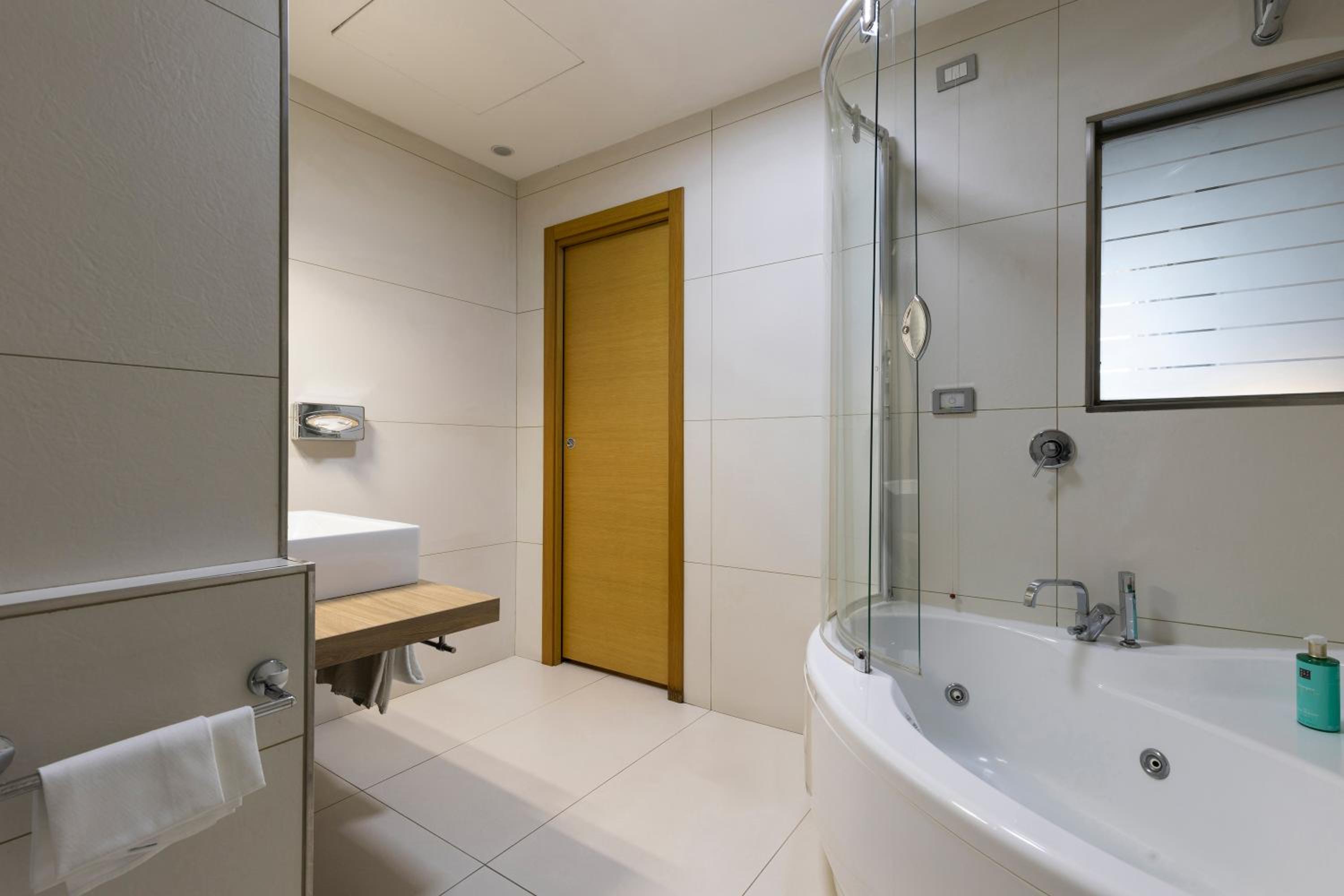 Suite - Photo 4