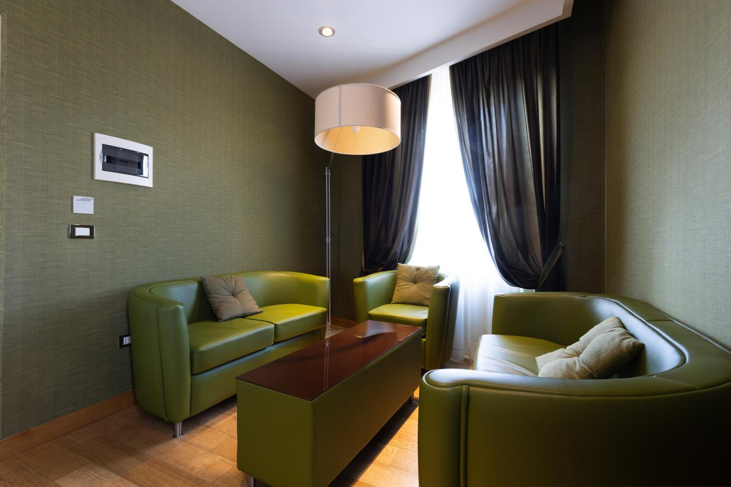 Suite - Photo 2