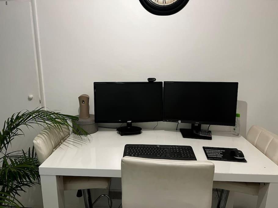 One-Bedroom Apartment photo 3