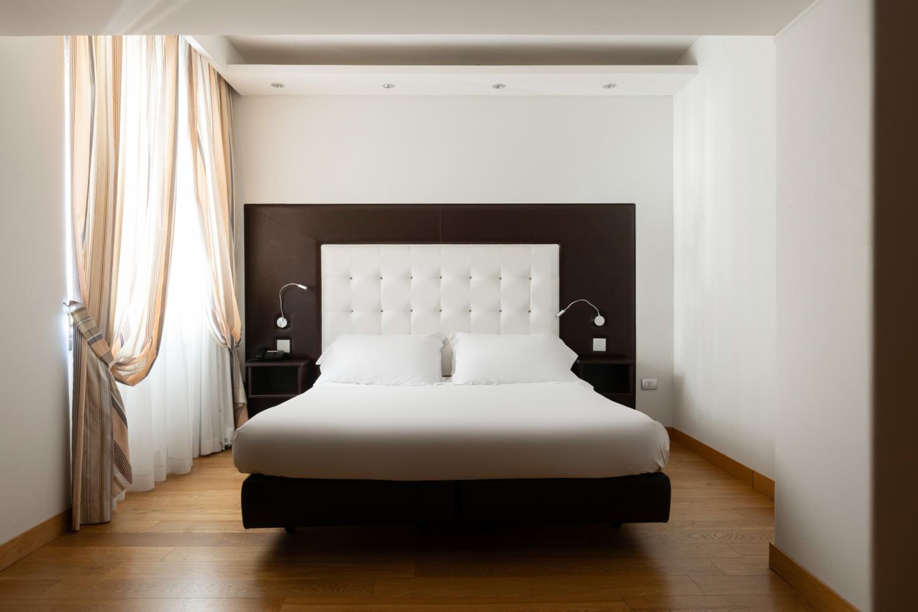 Standard Double Room - Photo 4