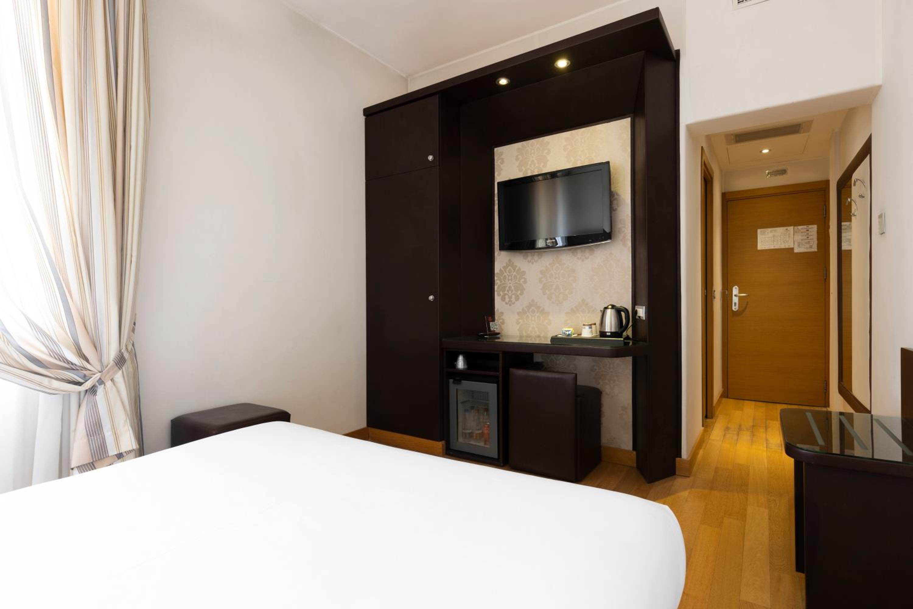 Standard Double Room - Photo 3