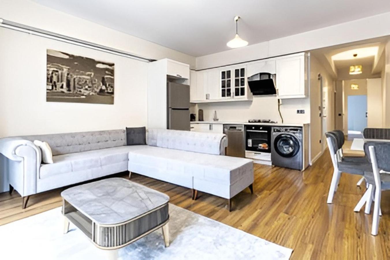 One-Bedroom Apartment photo 1