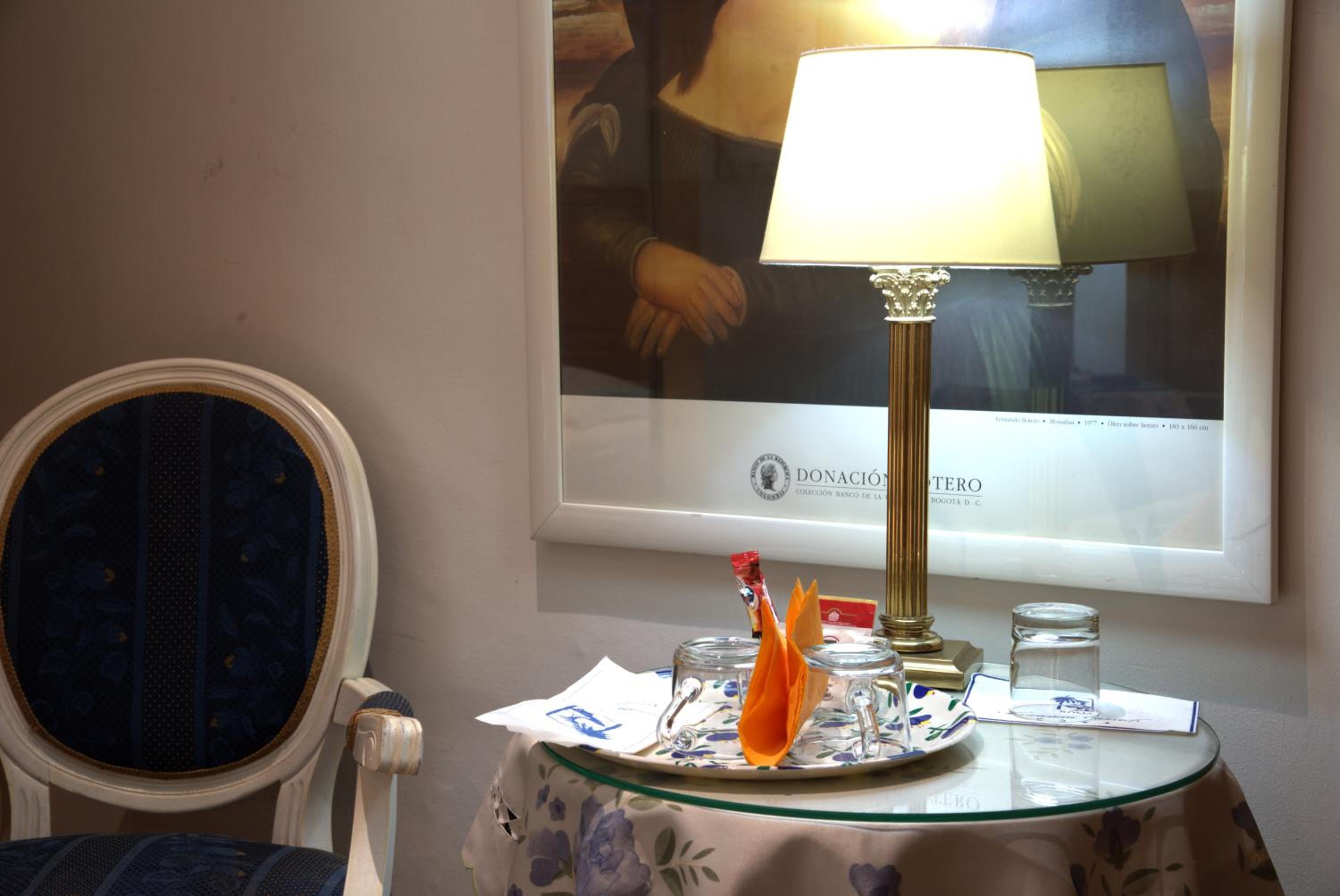 Small Double Room with Internal View  photo 3