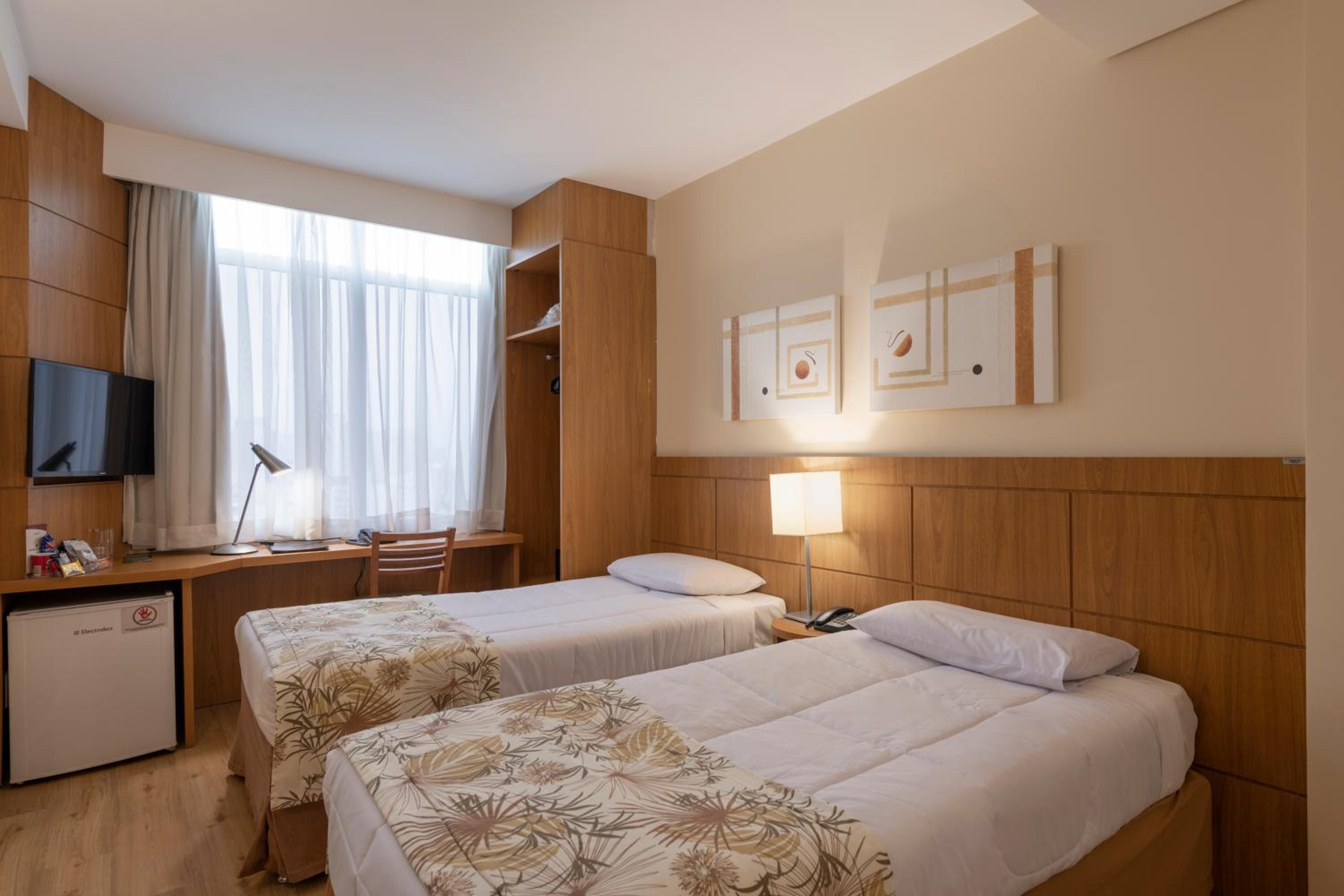 Standard Twin Room - Photo 1