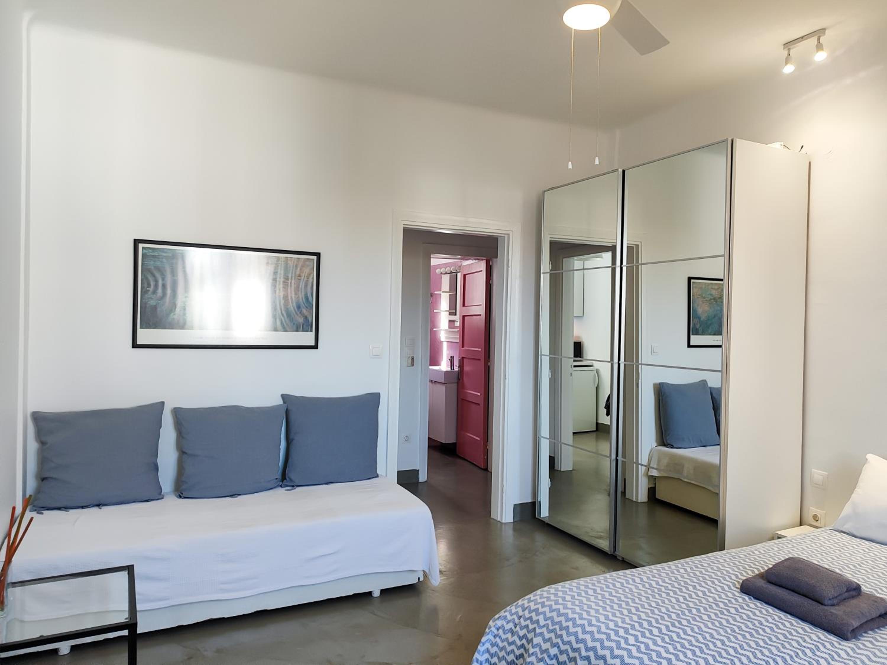 Studio Apartment photo 1