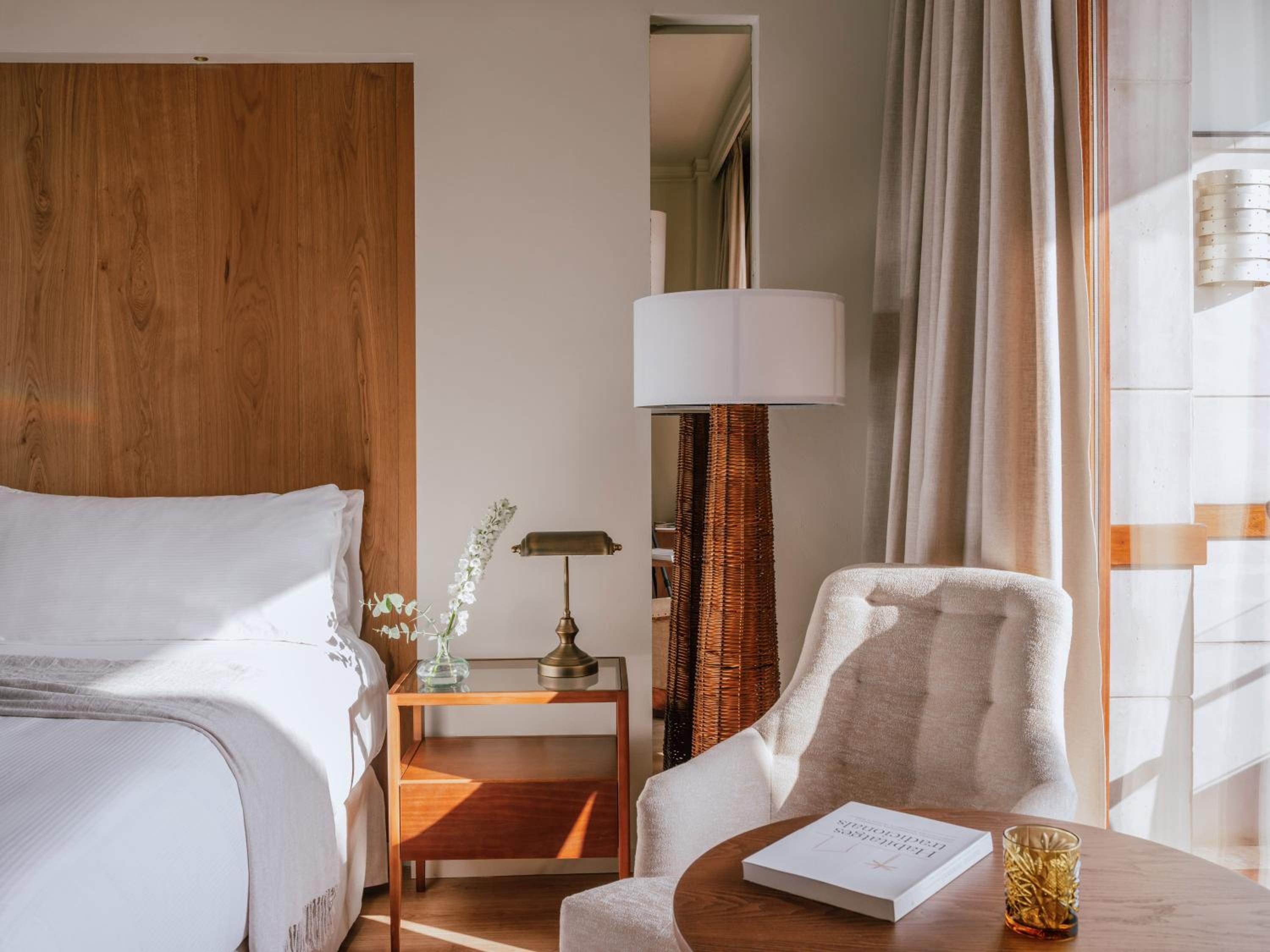 Premier Room with Balcony - Photo 2