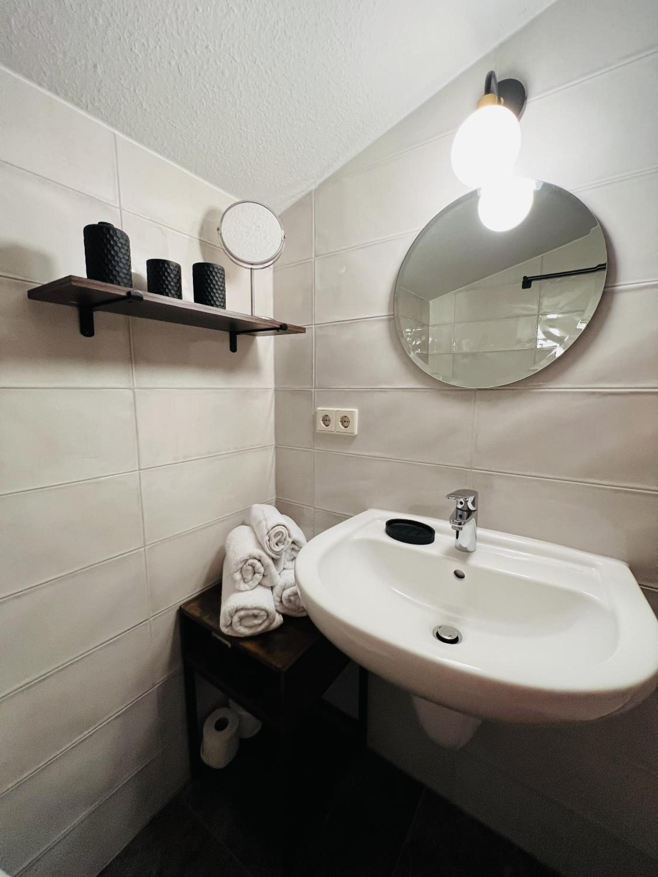 Small Double Room - Photo 7