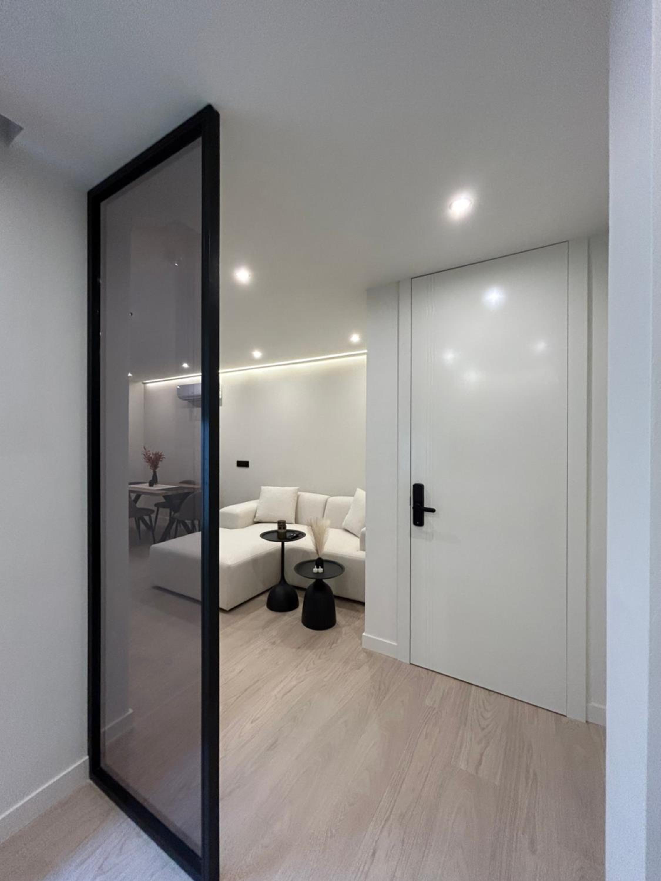 One-Bedroom Apartment photo 2