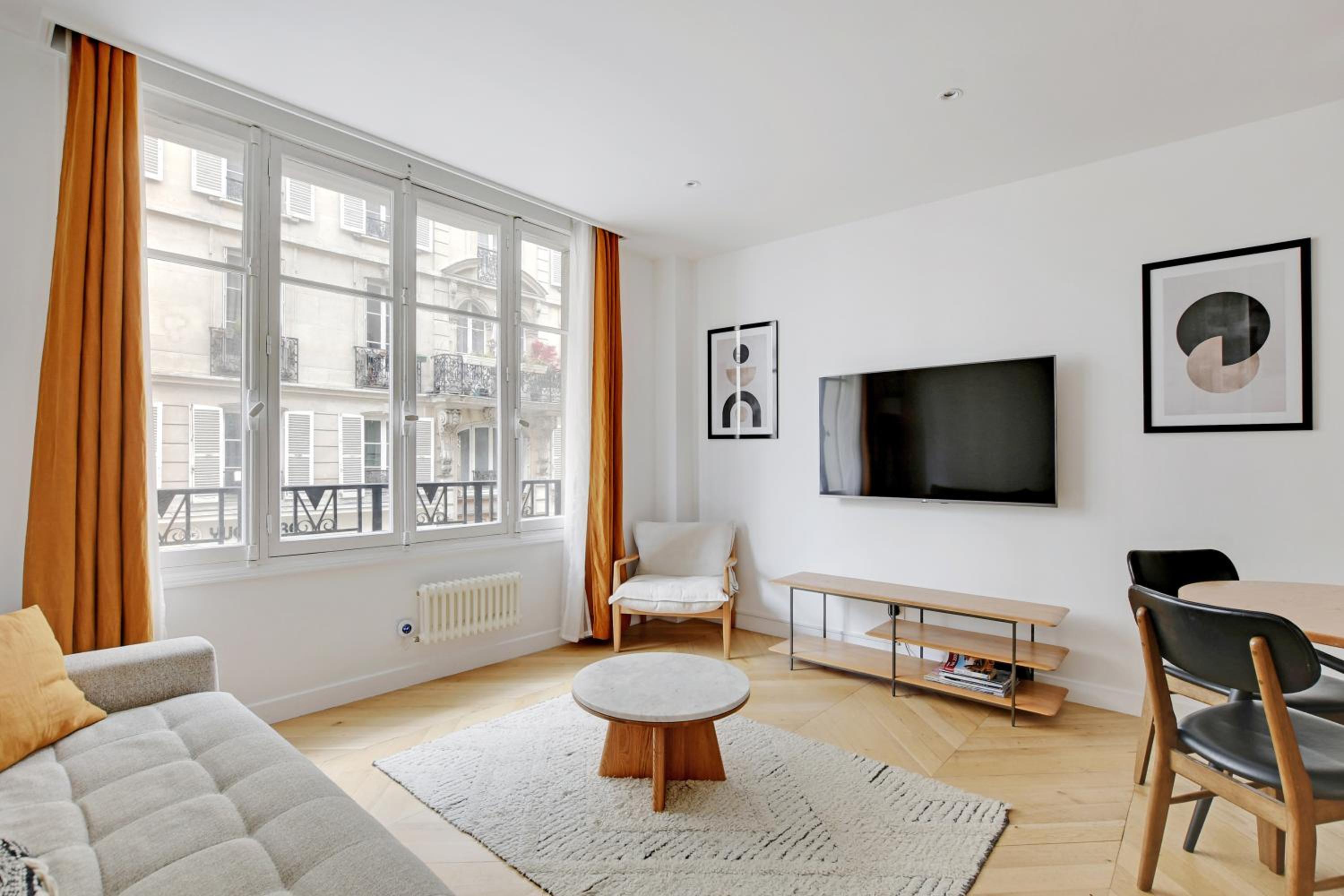 One-Bedroom Apartment photo 1