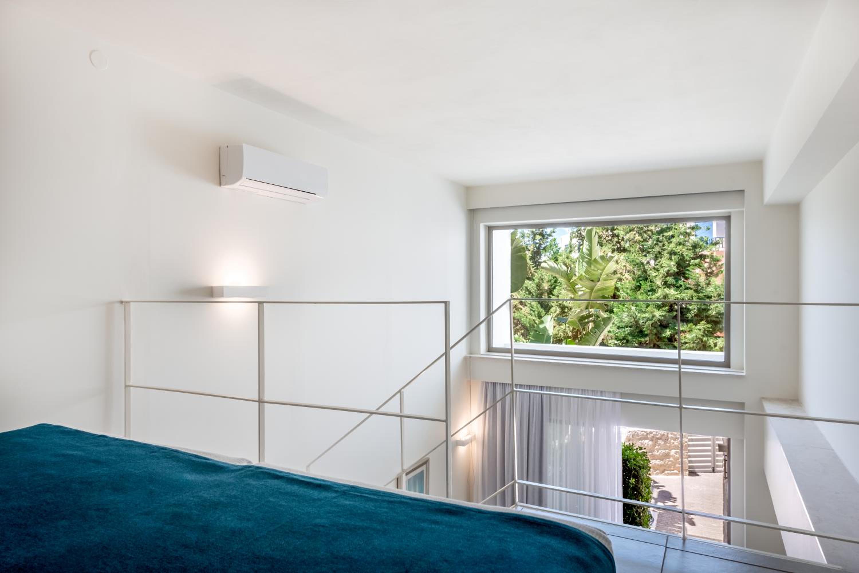 Executive Loft Suite Inland View - Photo 4