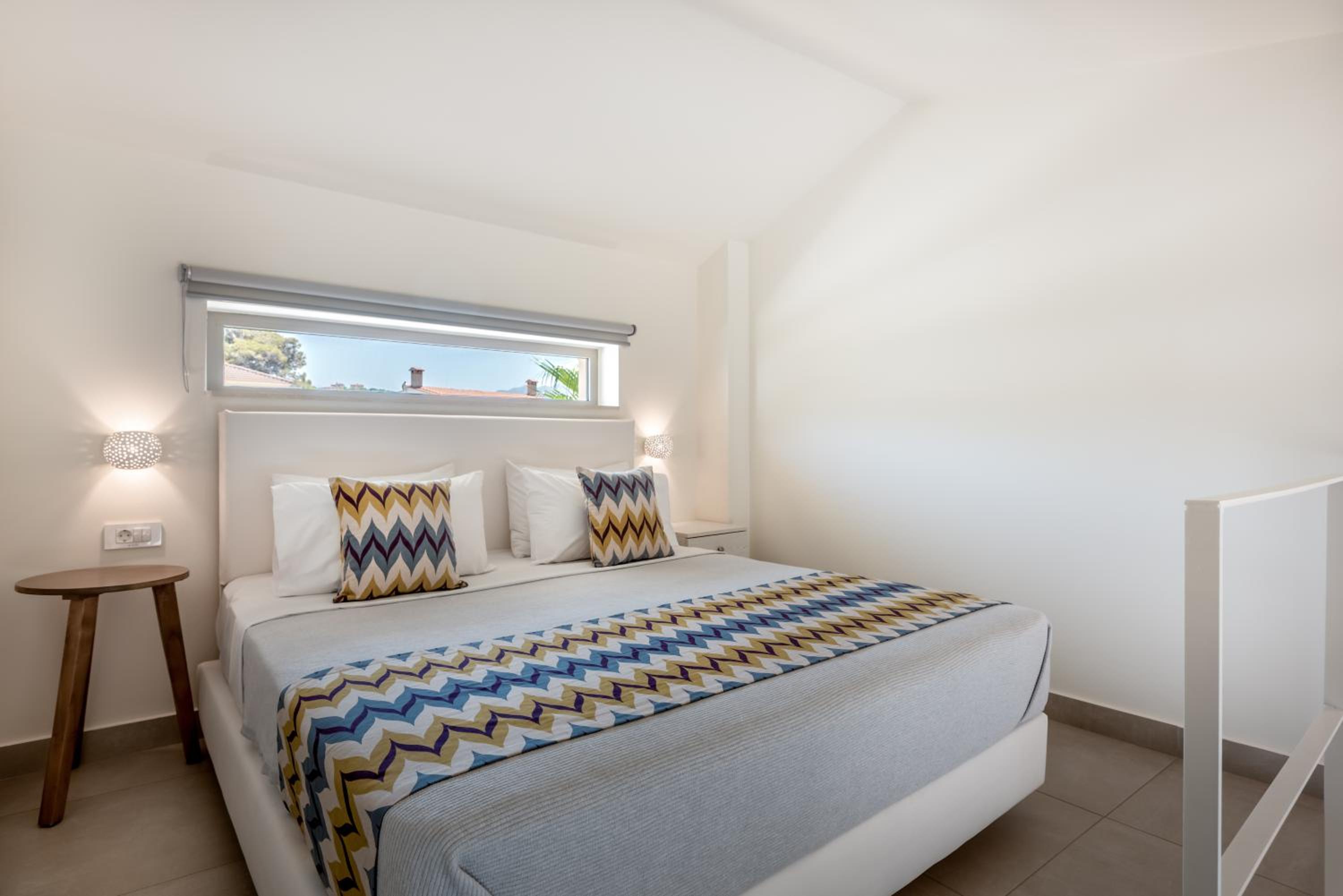 Executive Loft Suite with Pool View/ Sea View - Photo 1