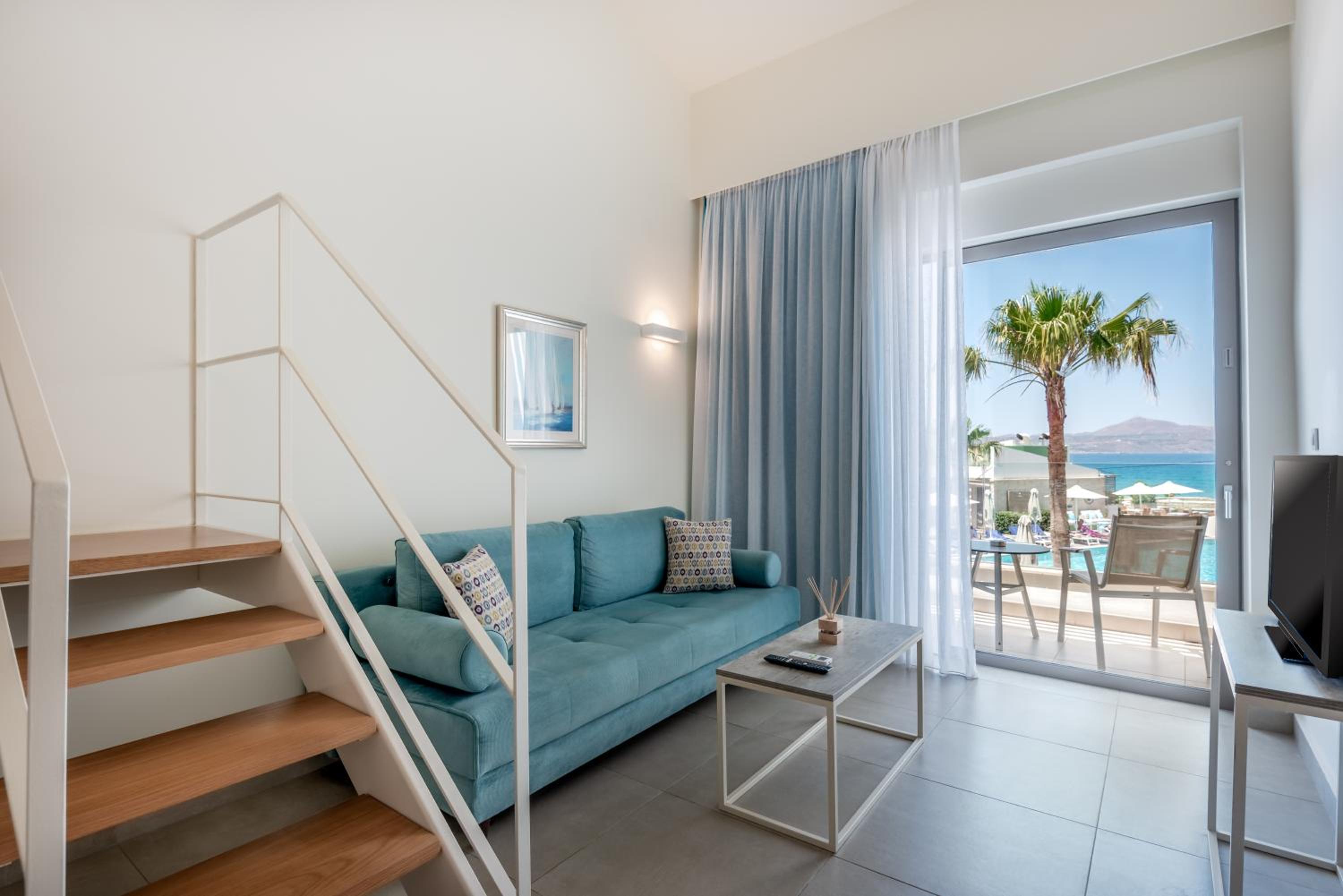 Executive Loft Suite with Pool View/ Sea View - Photo 5
