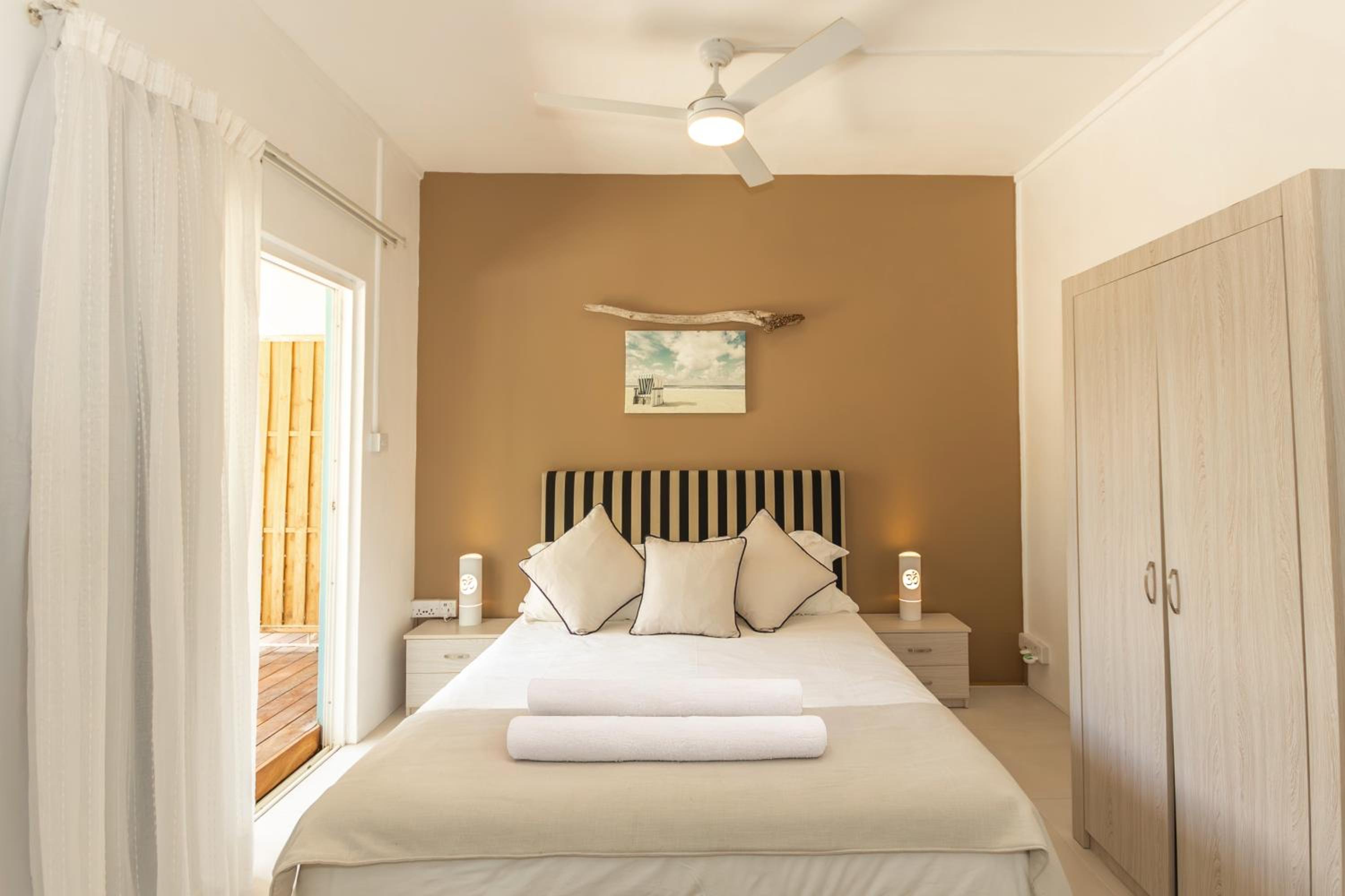 Deluxe Double Room - Photo 8