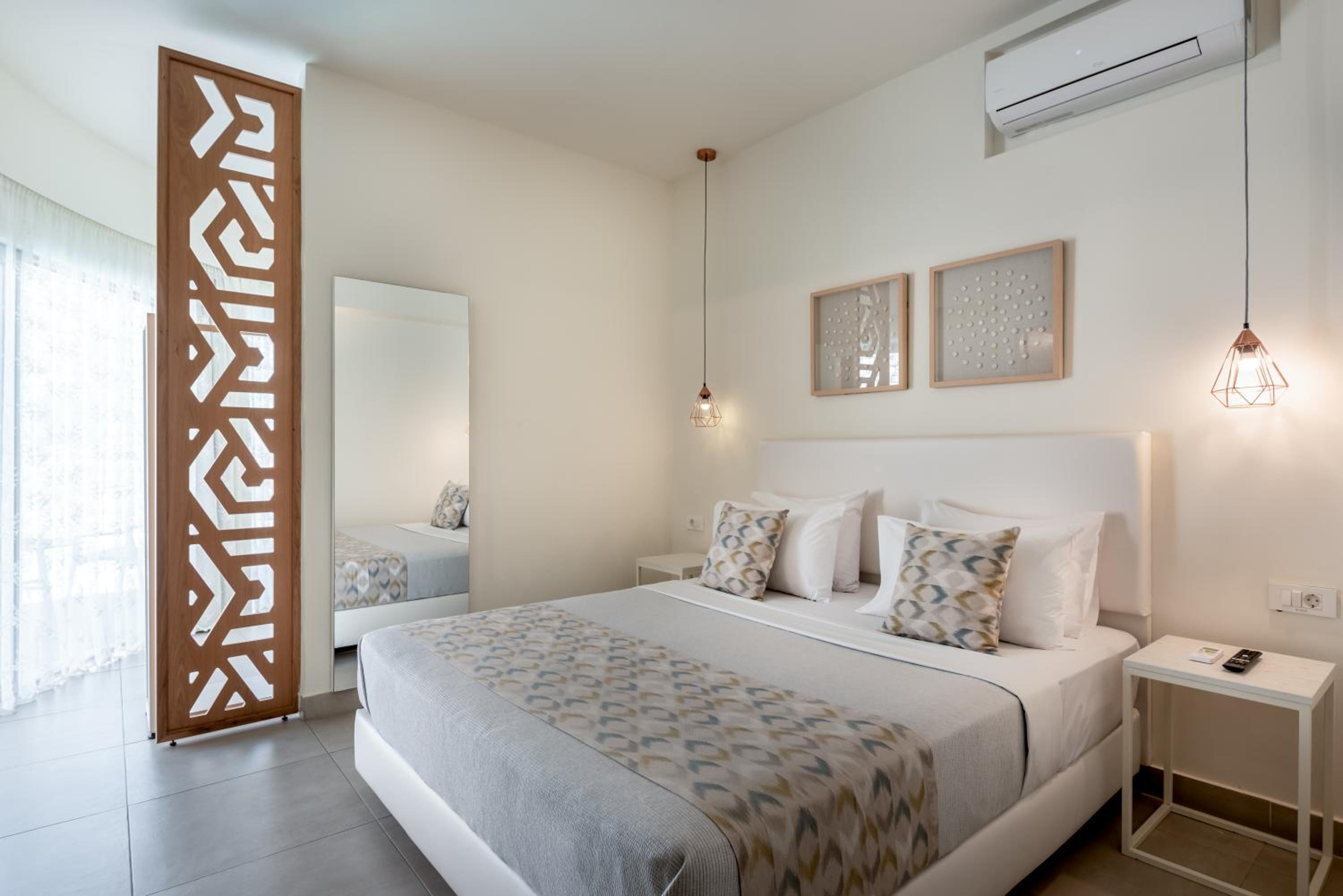 Suite - Photo 1
