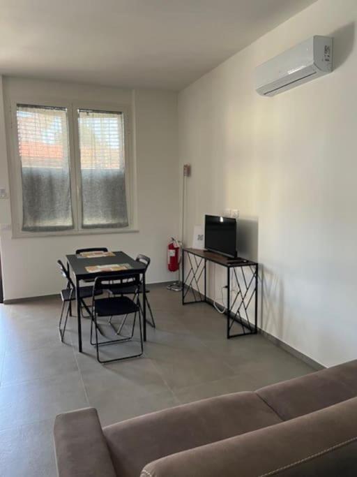 Studio Apartment with One Double Bed