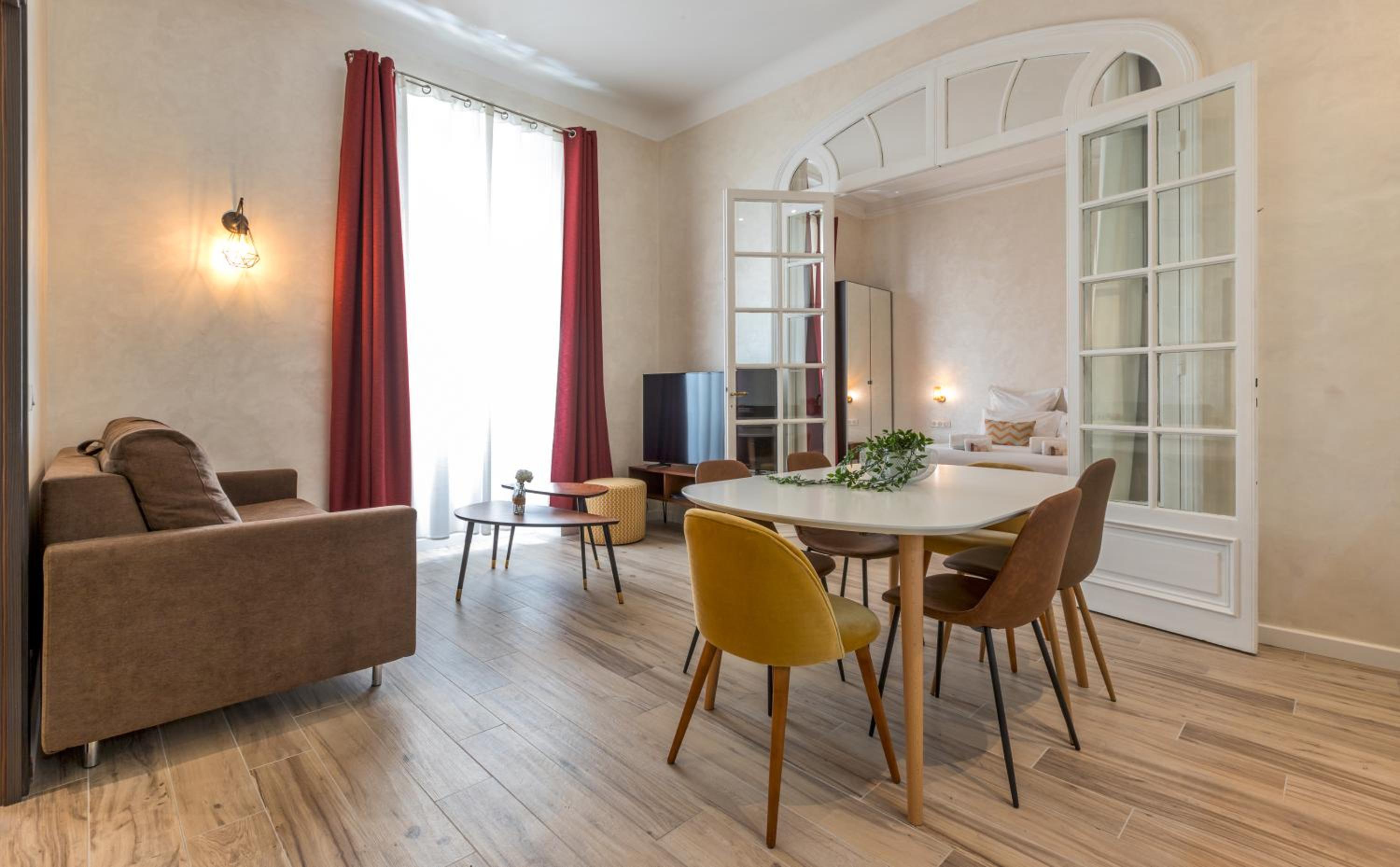 OSCAR -Two-Bedroom Apartment with Sofa Bed - Photo 1