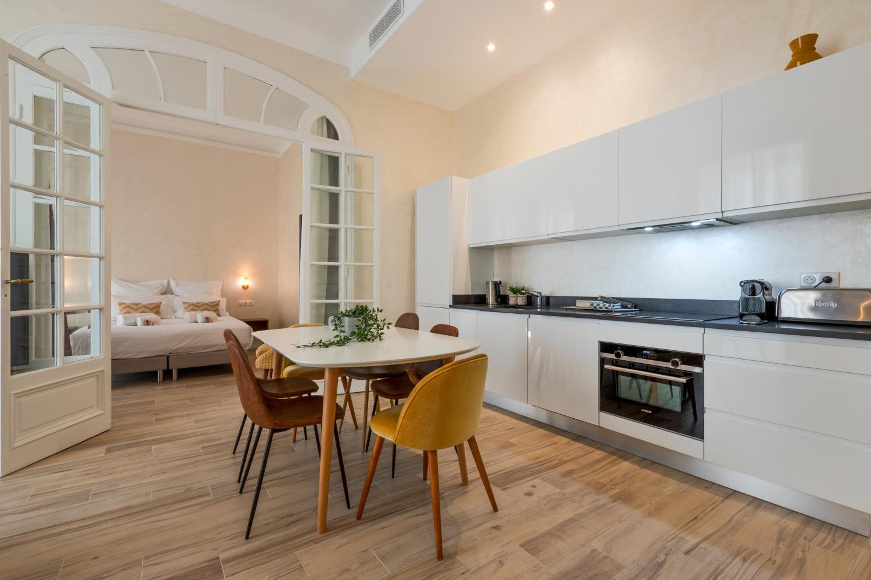 OSCAR -Two-Bedroom Apartment with Sofa Bed - Photo 8