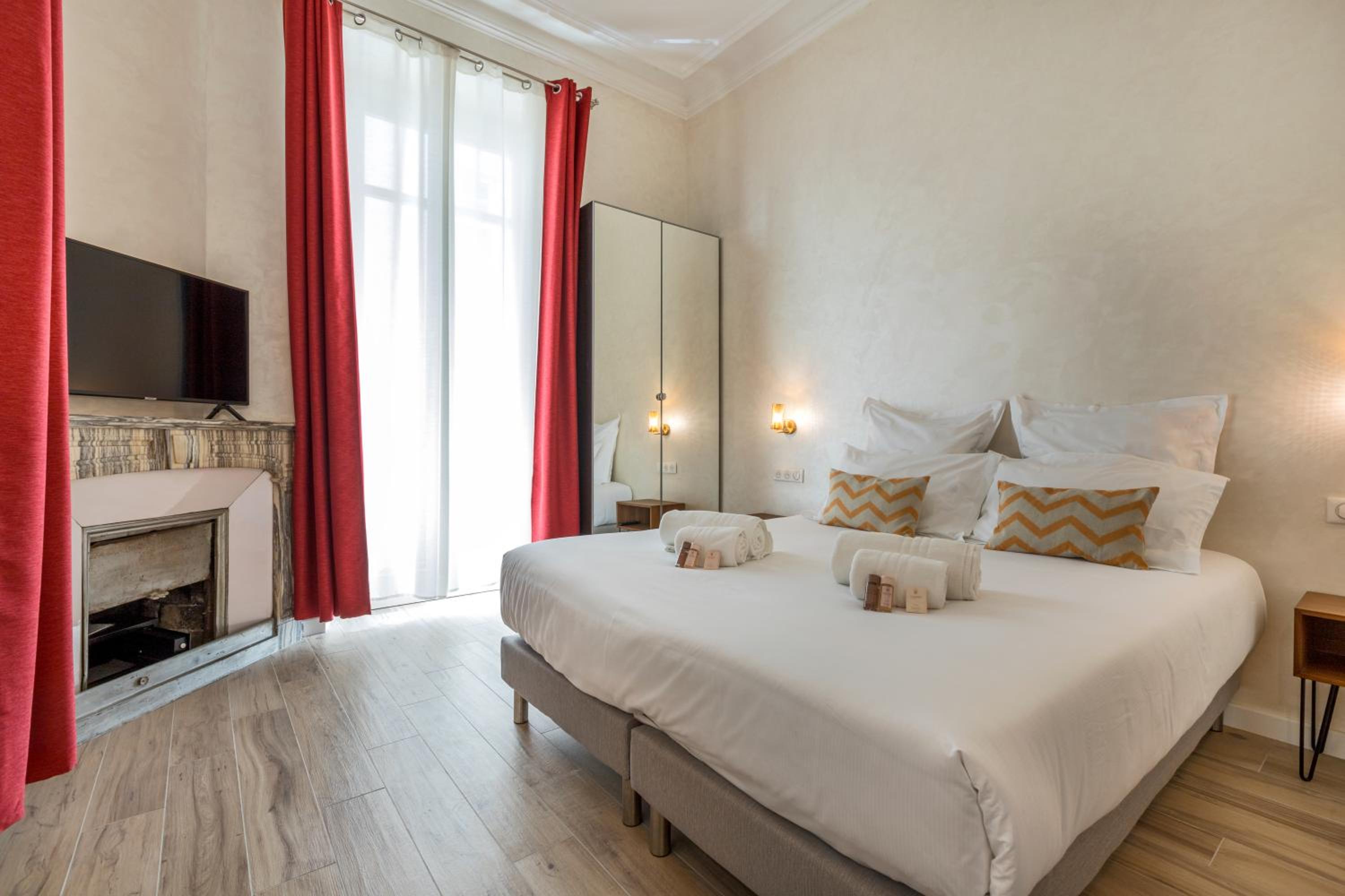 OSCAR -Two-Bedroom Apartment with Sofa Bed - Photo 4