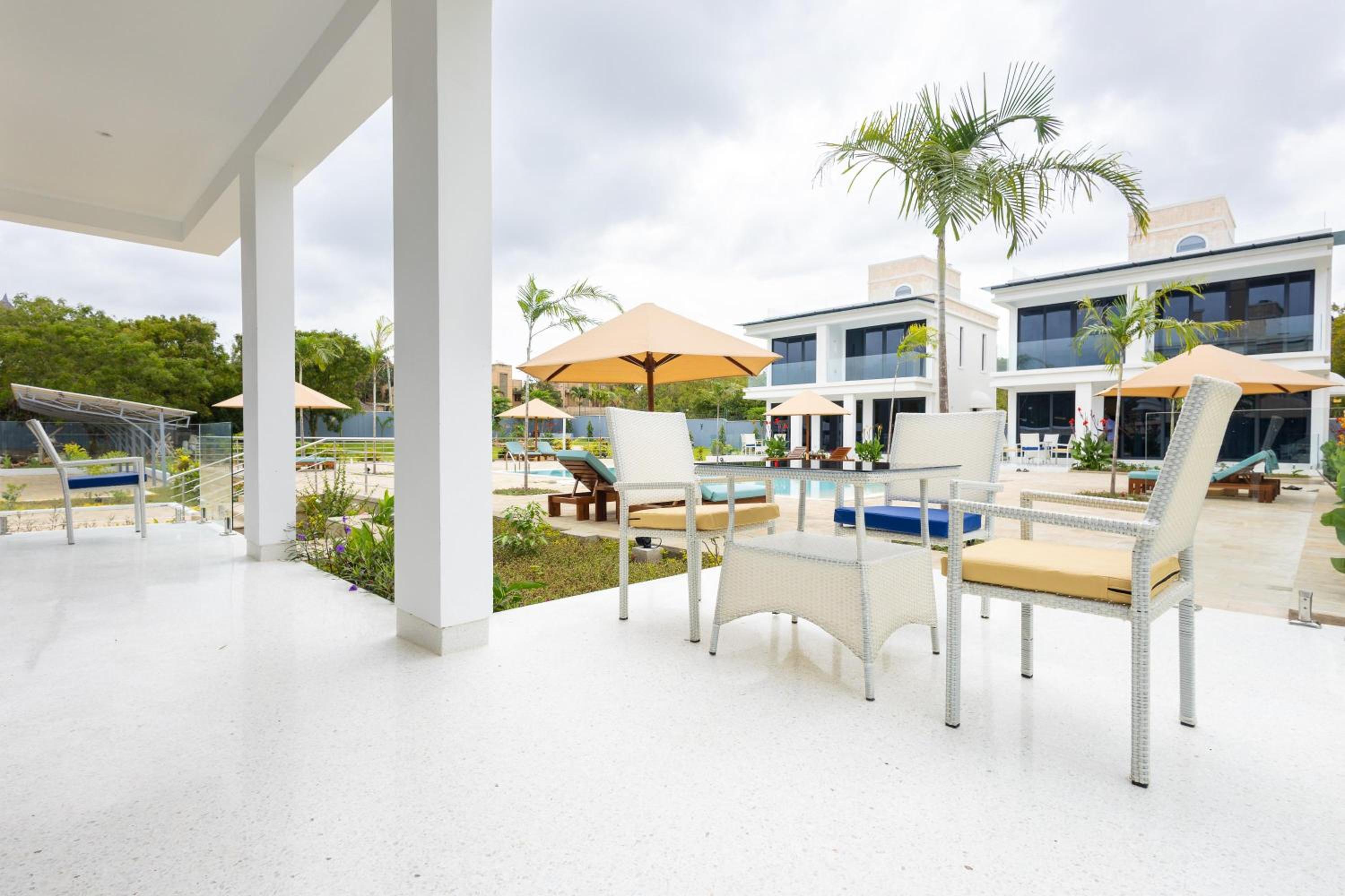 Suite with Pool View photo 3