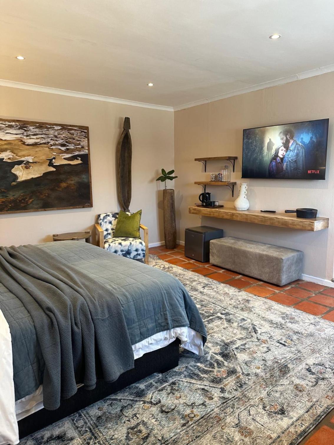 Family Room (Non Sea Facing) - Photo 4