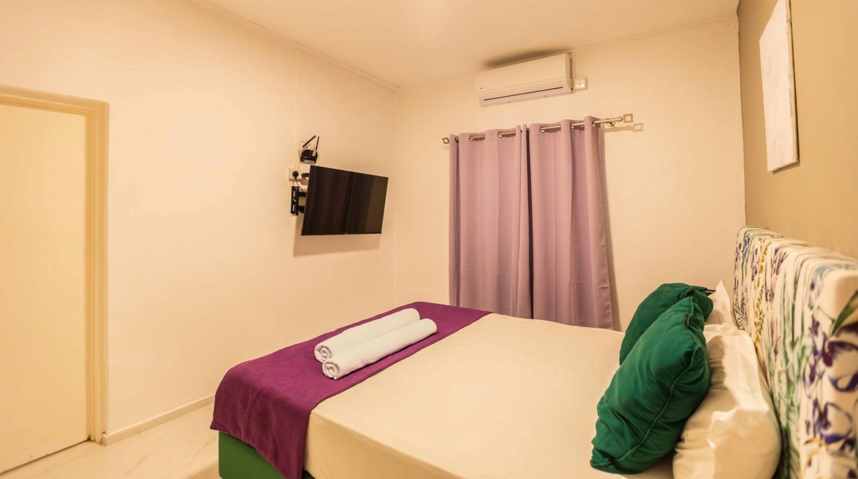 Quadruple Room with Garden View - Photo 4
