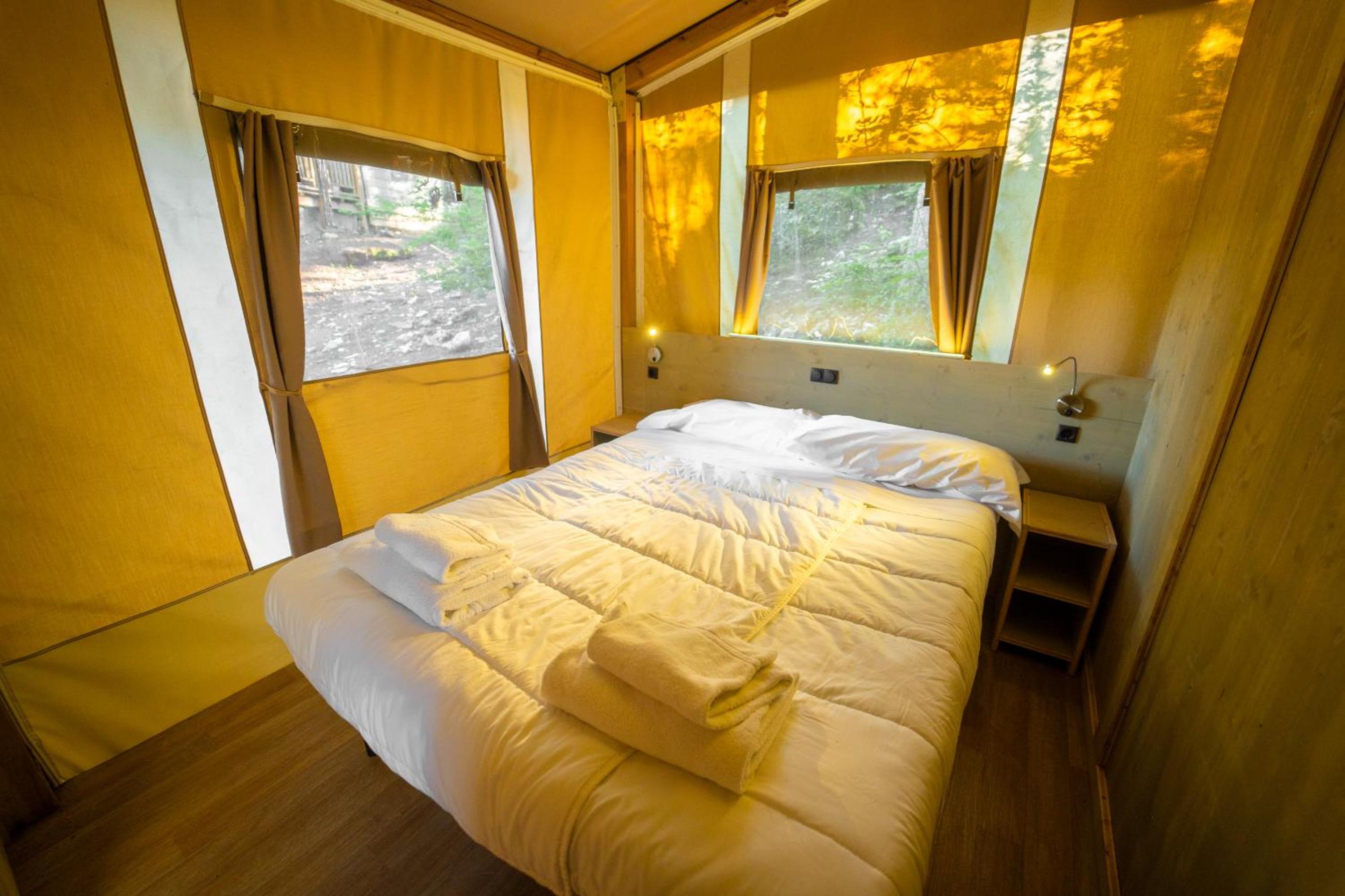 Tent with Private Bathroom (5 People)  photo 1