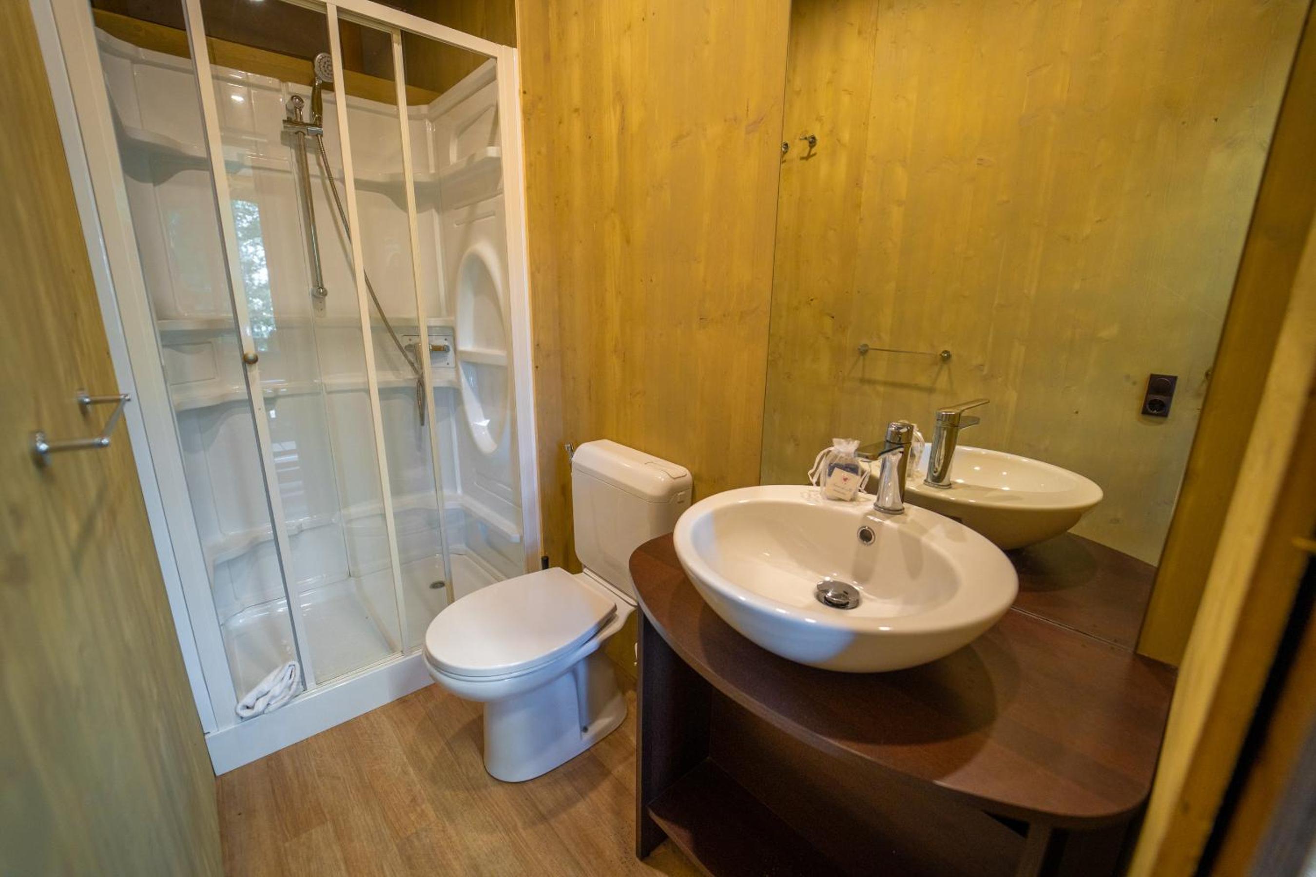 Tent with Private Bathroom (5 People)  photo 3