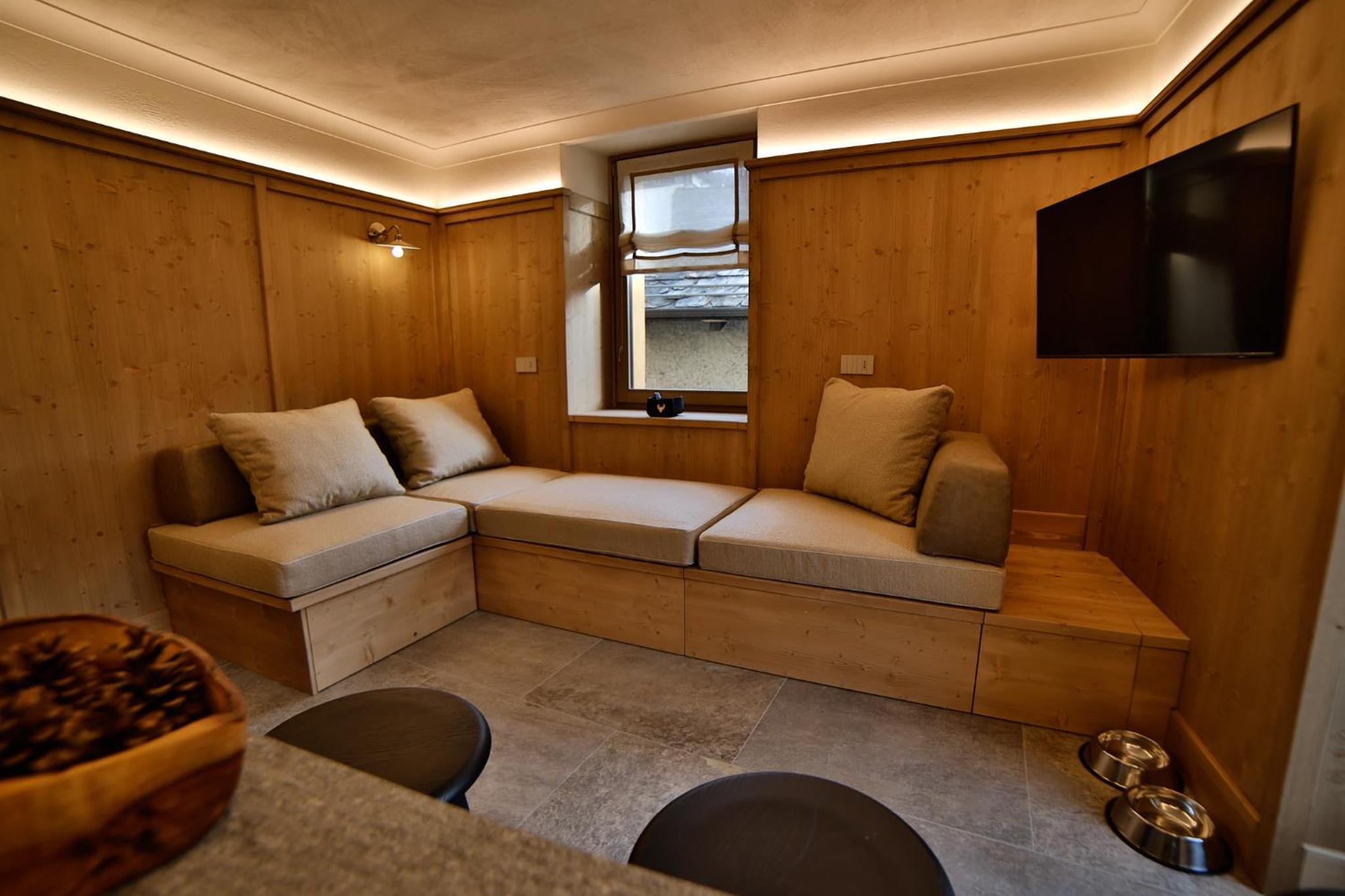 Superior One-Bedroom Apartment with Balcony