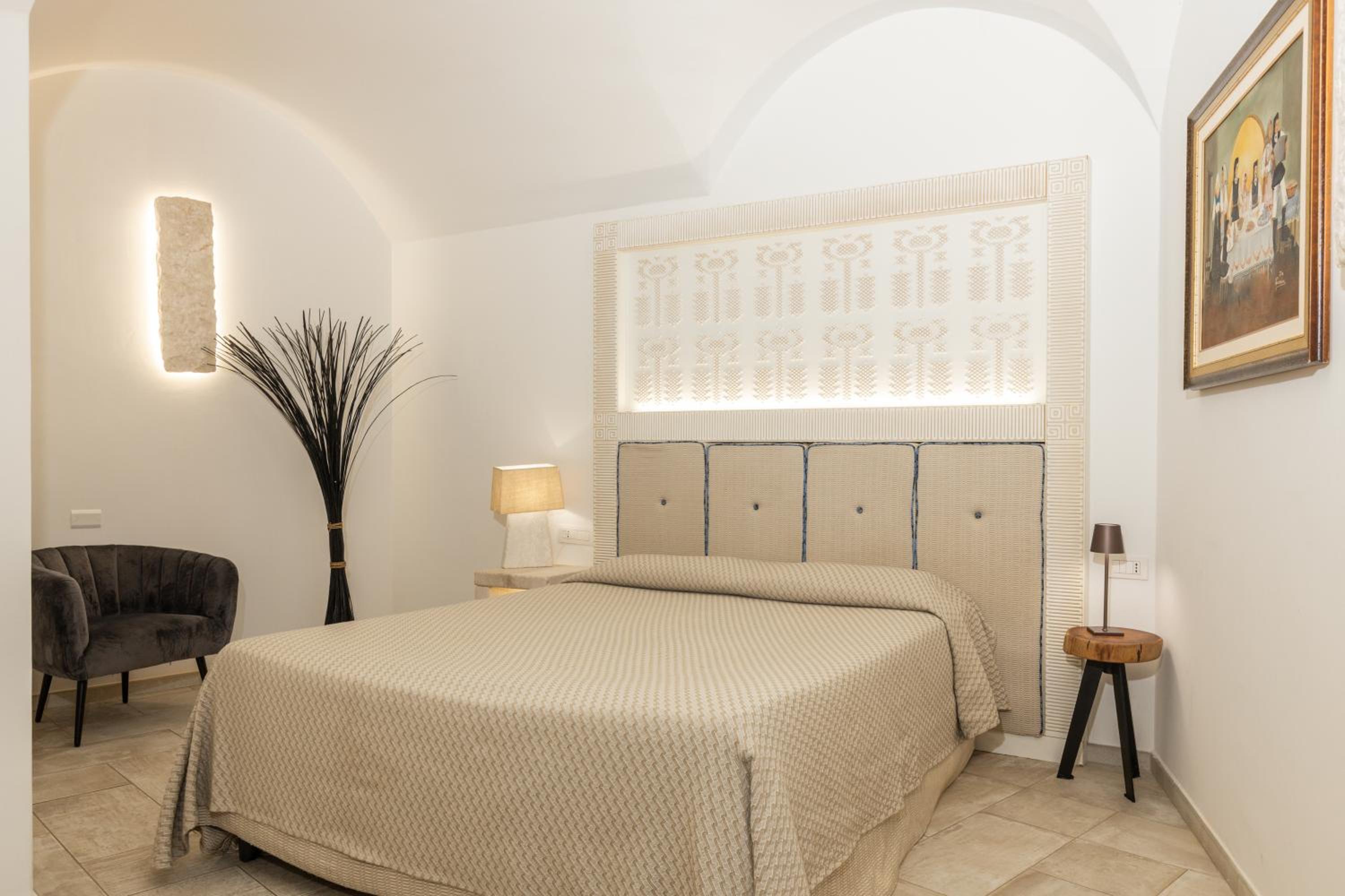 Deluxe Suite with Spa Bath