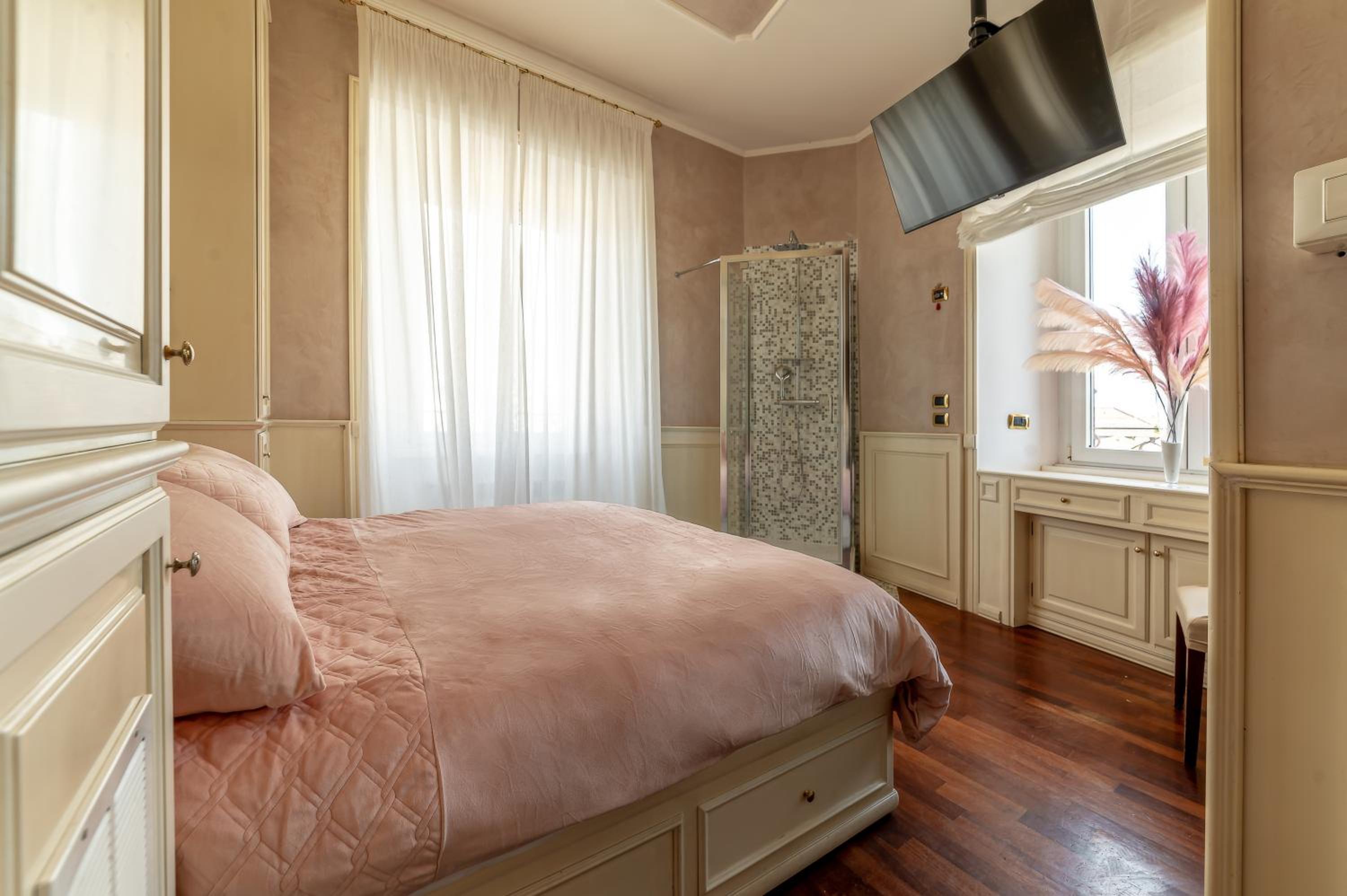 Double Room With Private Bathroom