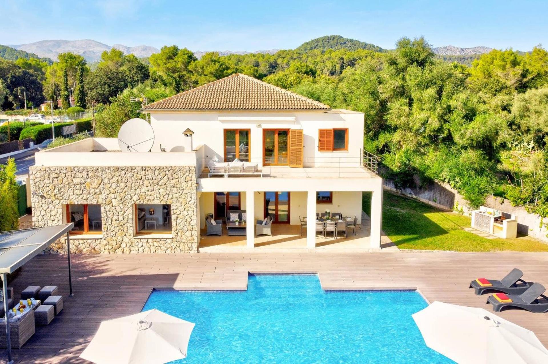 Villa photo 2