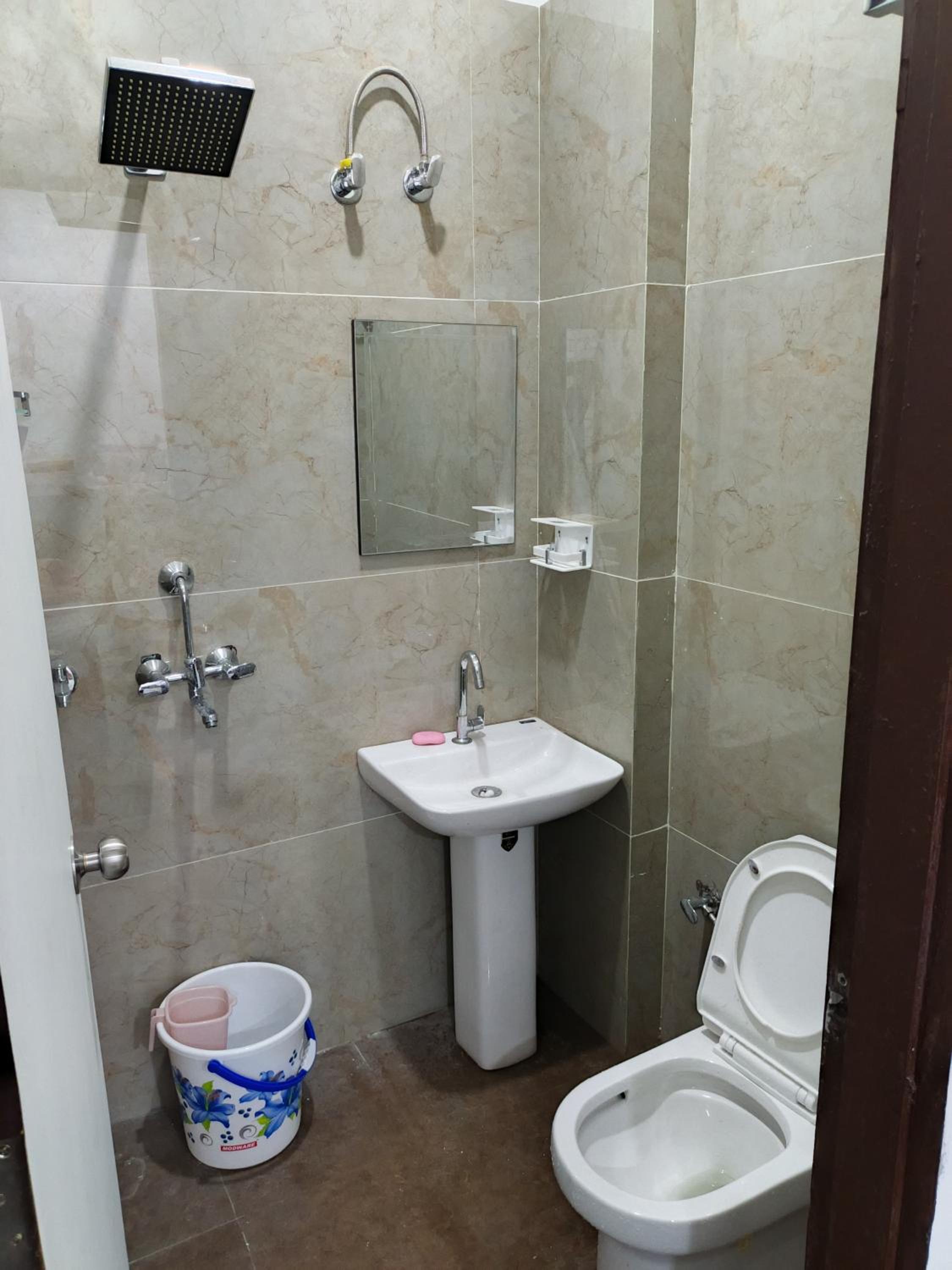 Double Room With Private Bathroom photo 3