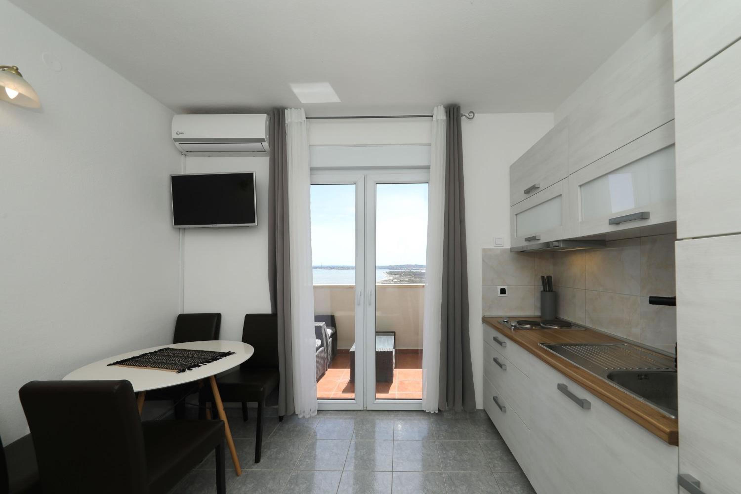 One-Bedroom Apartment with Balcony photo 3