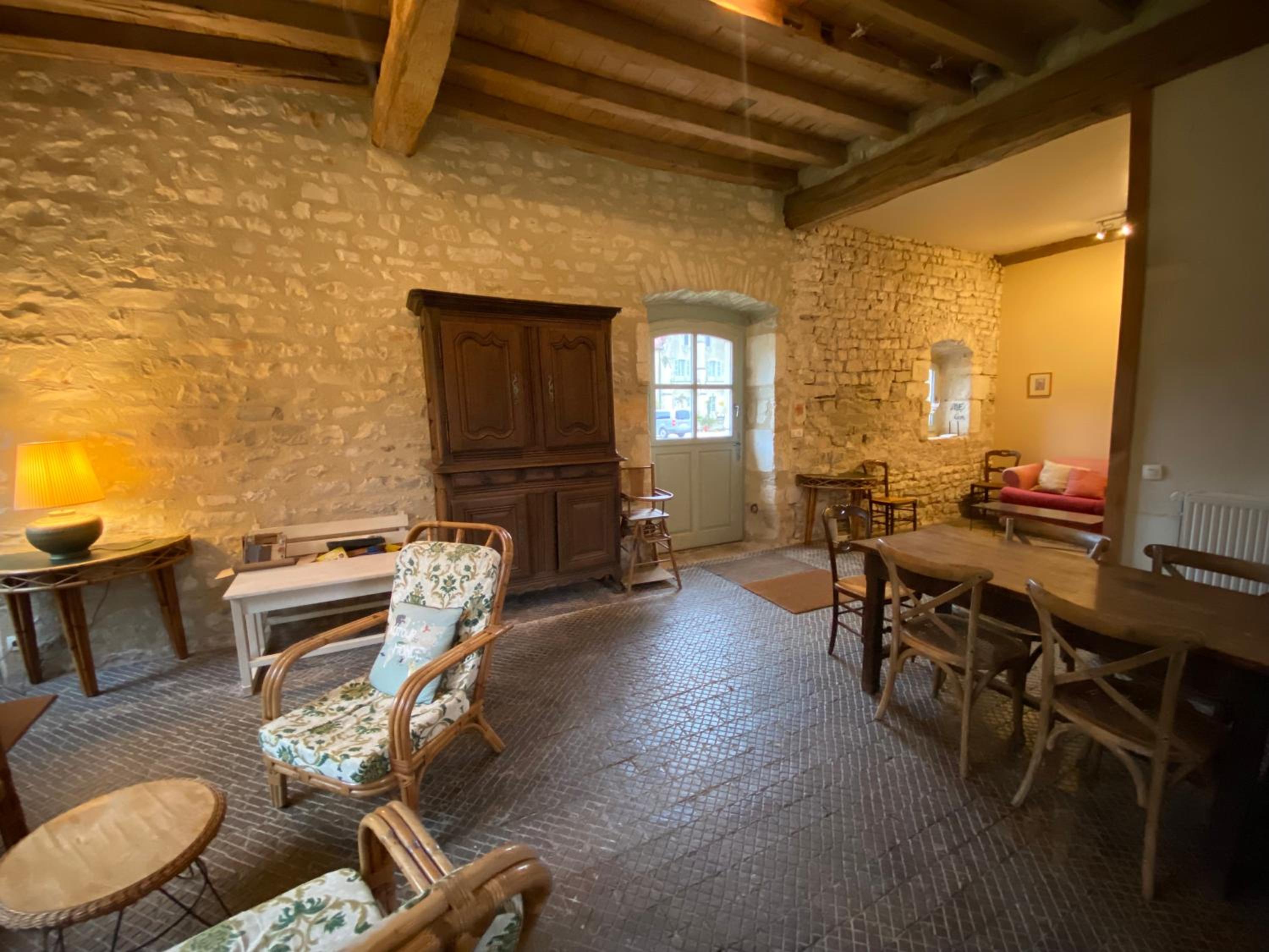 Five-Bedroom House photo 2