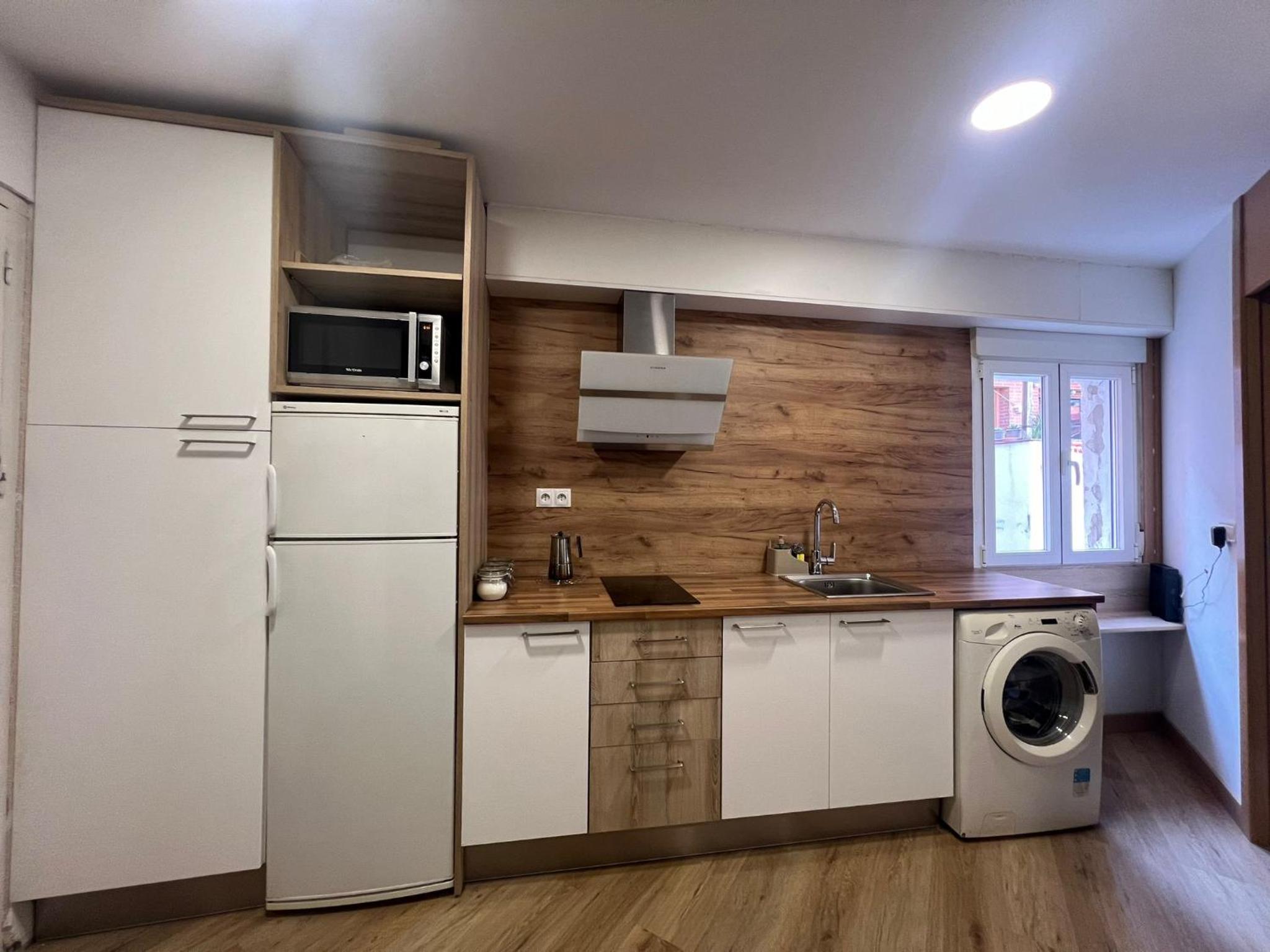 Basic Triple Room with Shared Bathroom photo 2