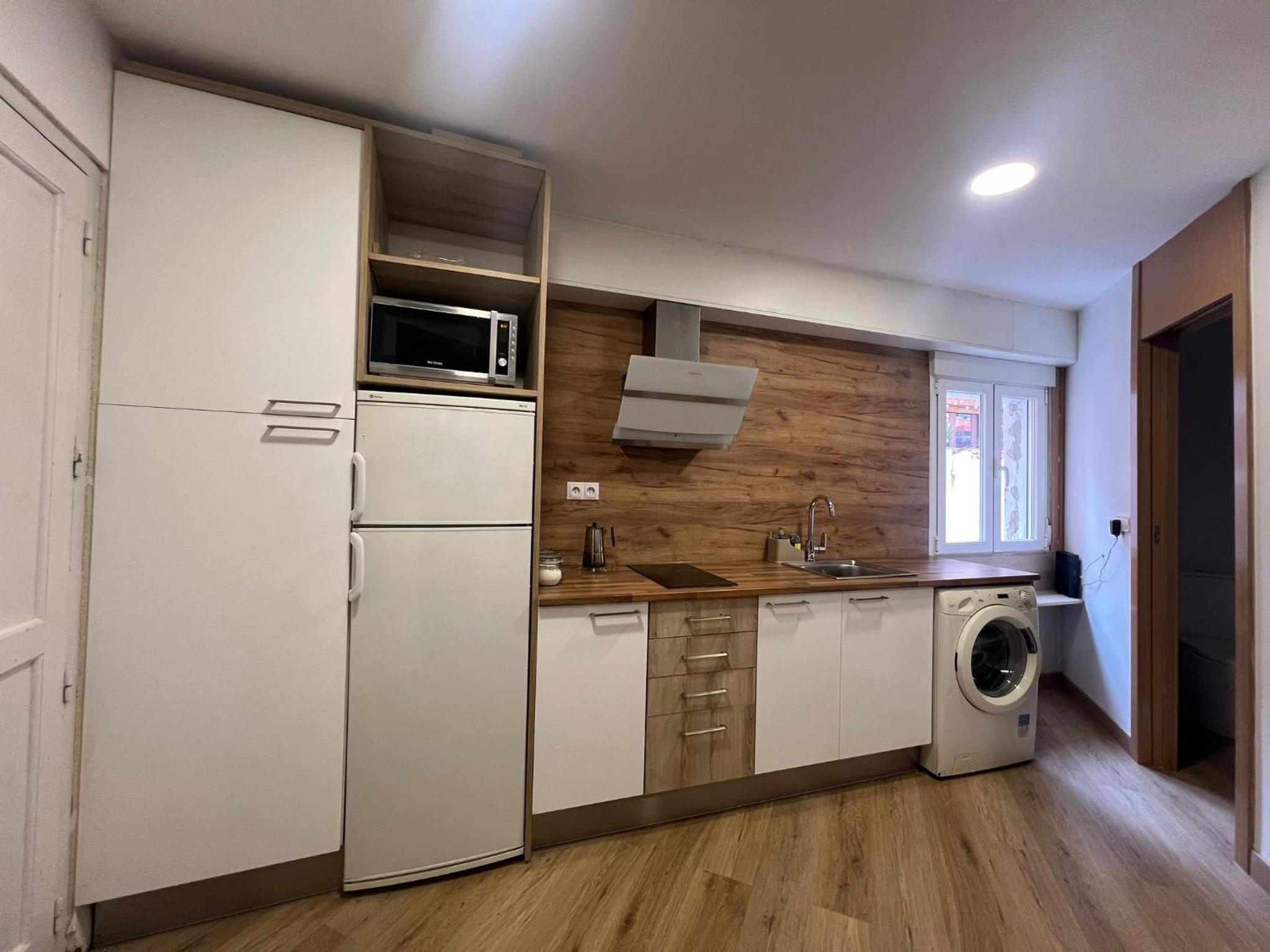 Basic Triple Room with Shared Bathroom photo 3