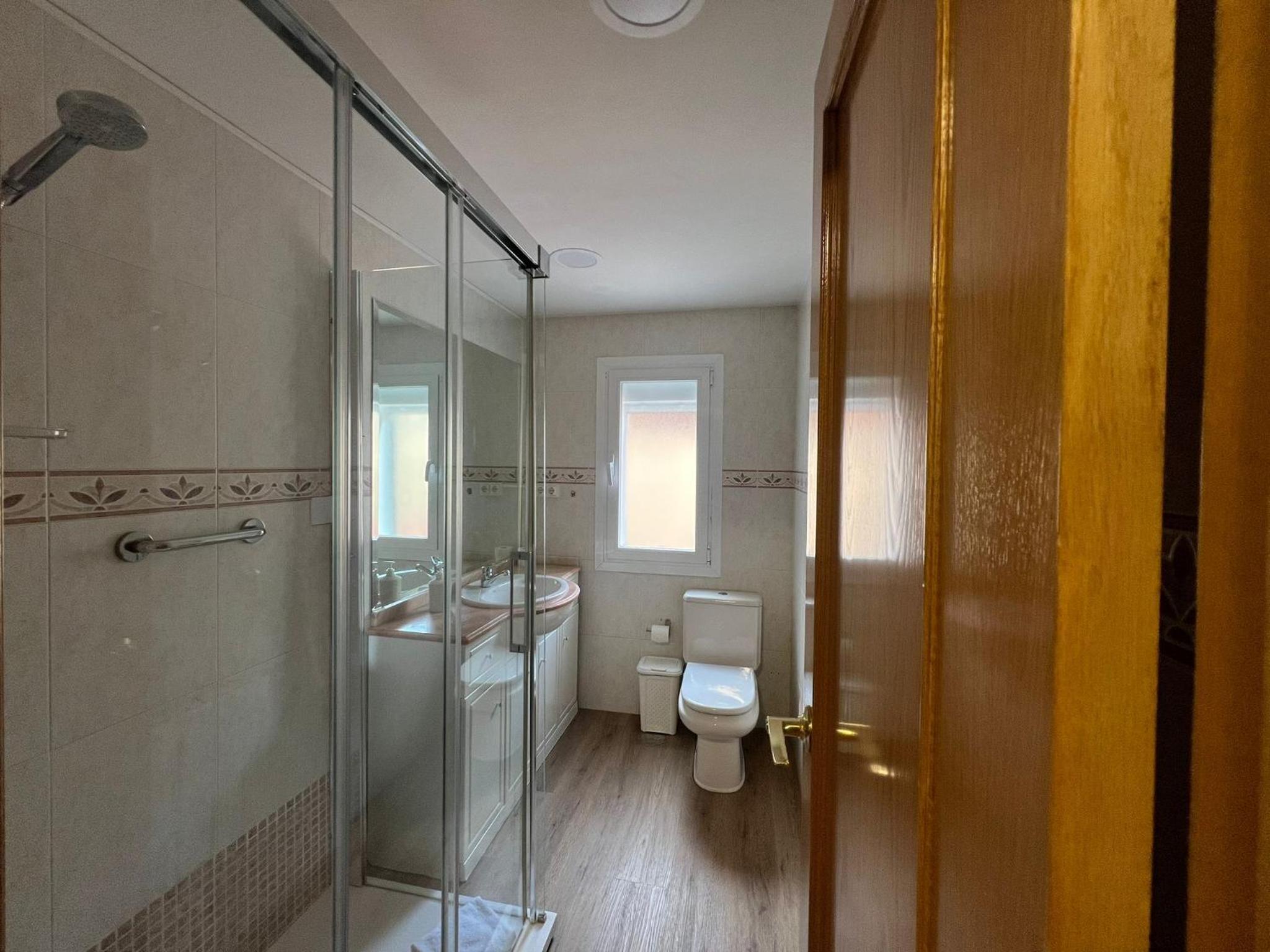 Double Room with Shared Bathroom photo 3