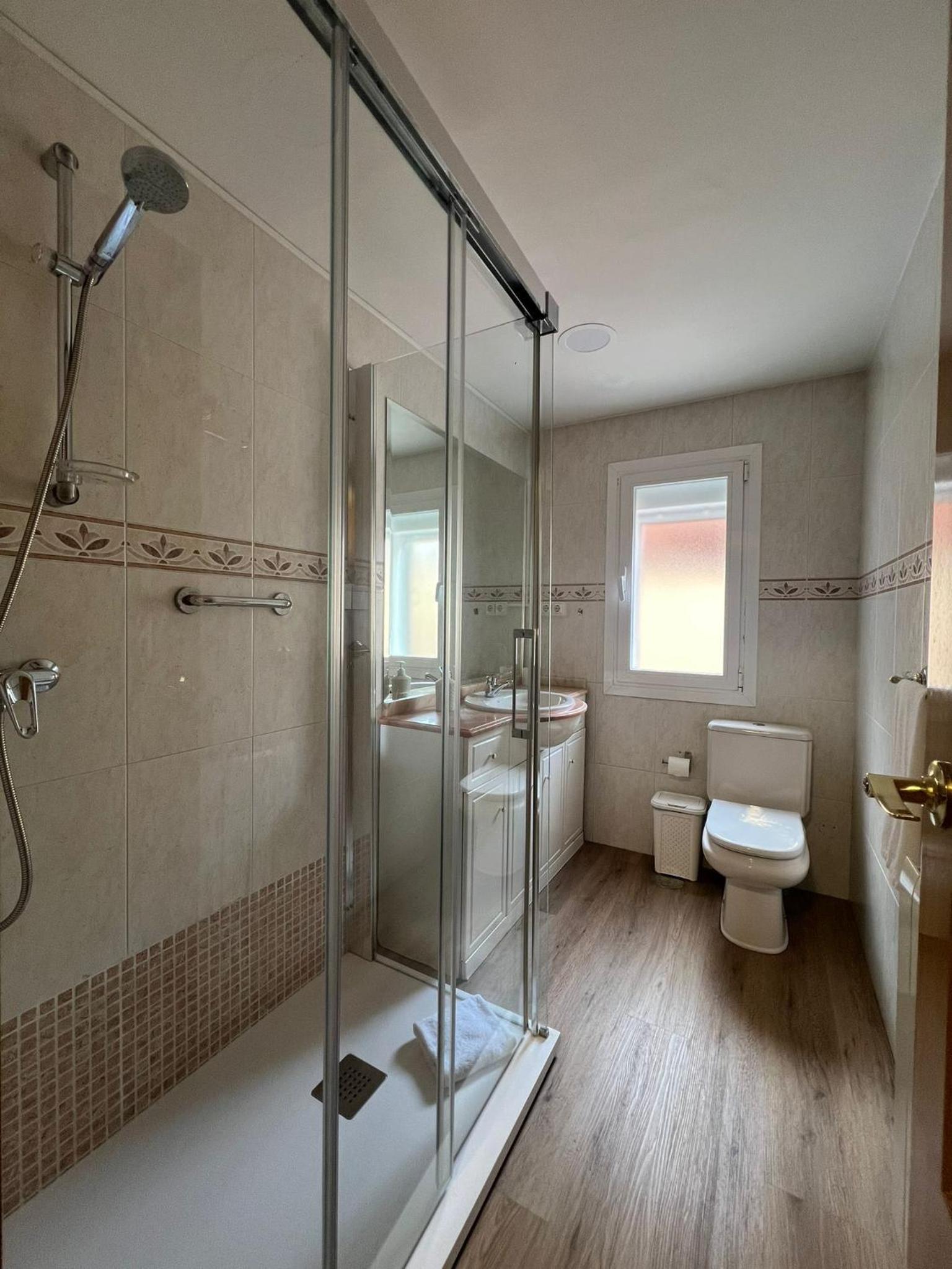 Basic Triple Room with Shared Bathroom photo 3