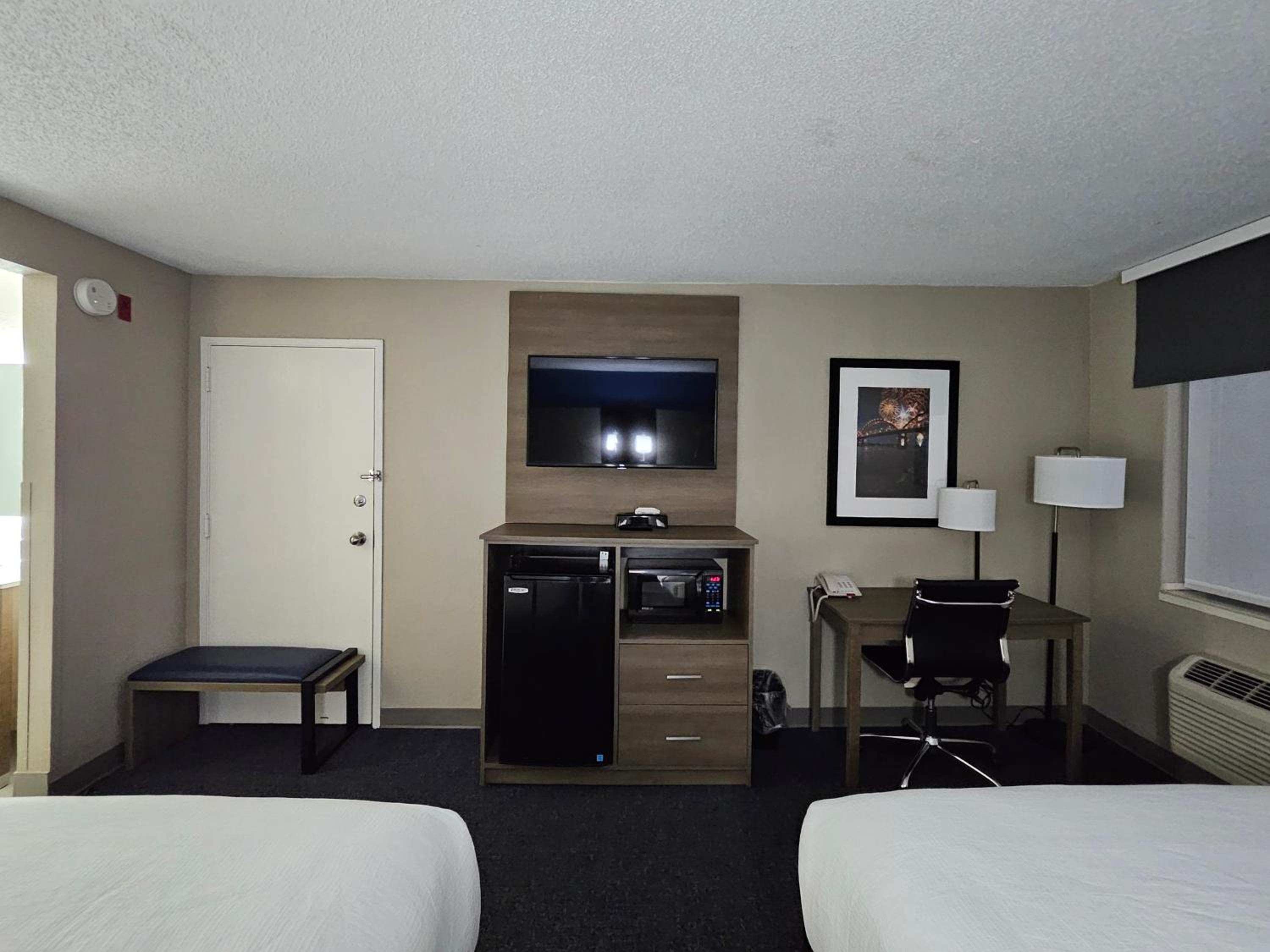 Double Room with Two Double Beds - Non-Smoking - Photo 4