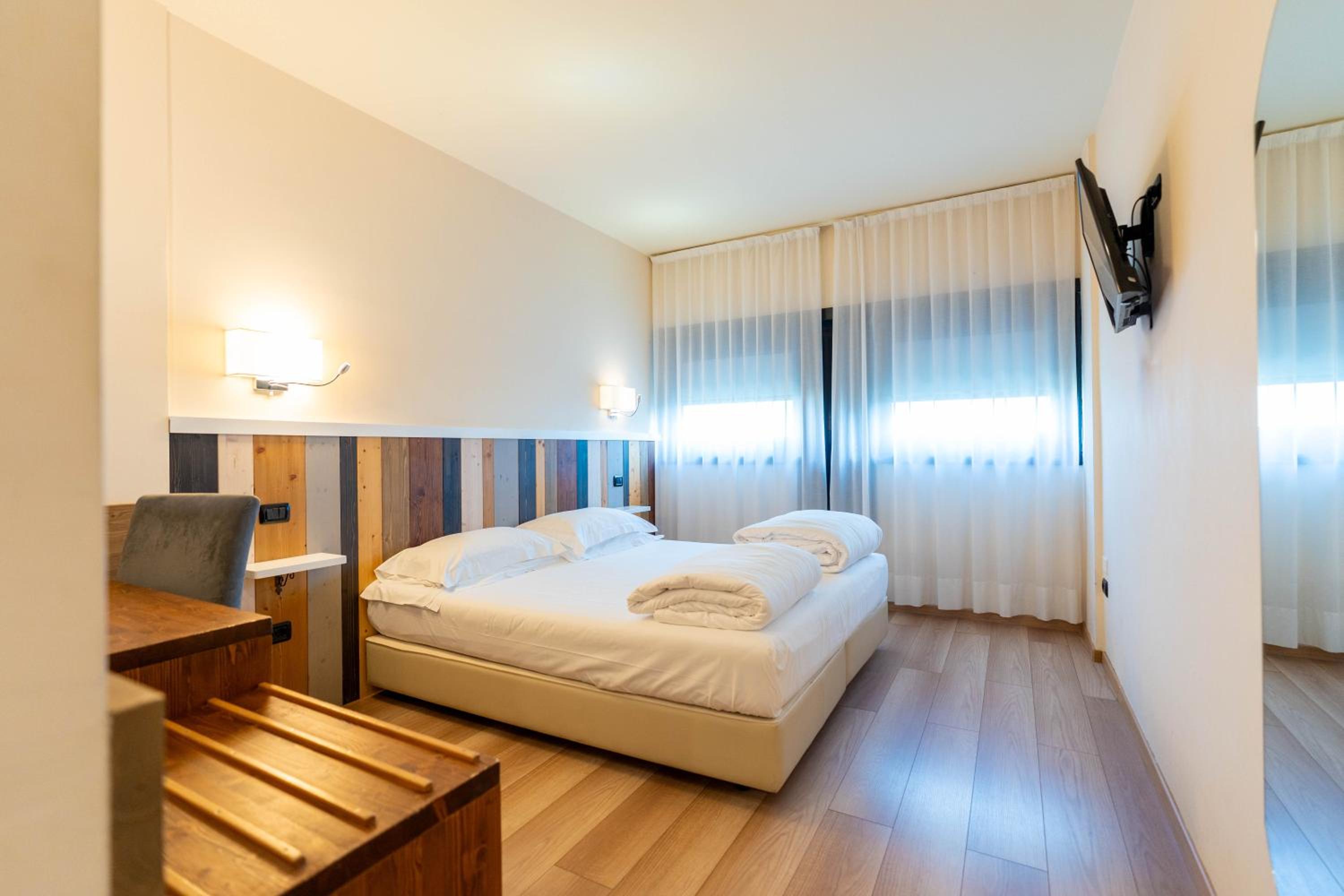 Double or Twin Room - Photo 3