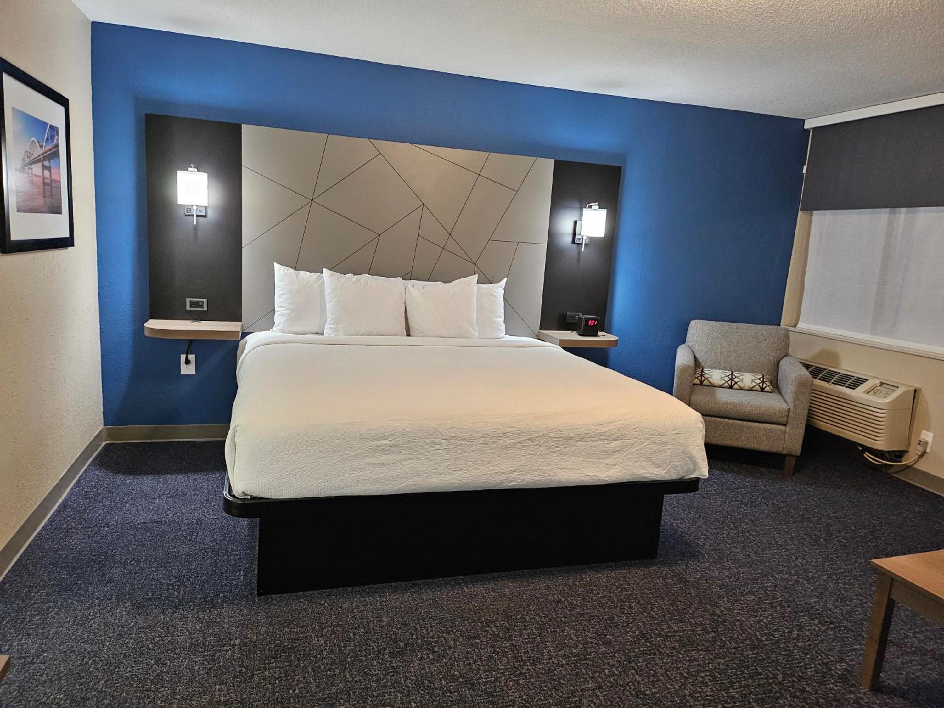 King Room - Non-Smoking - Photo 3