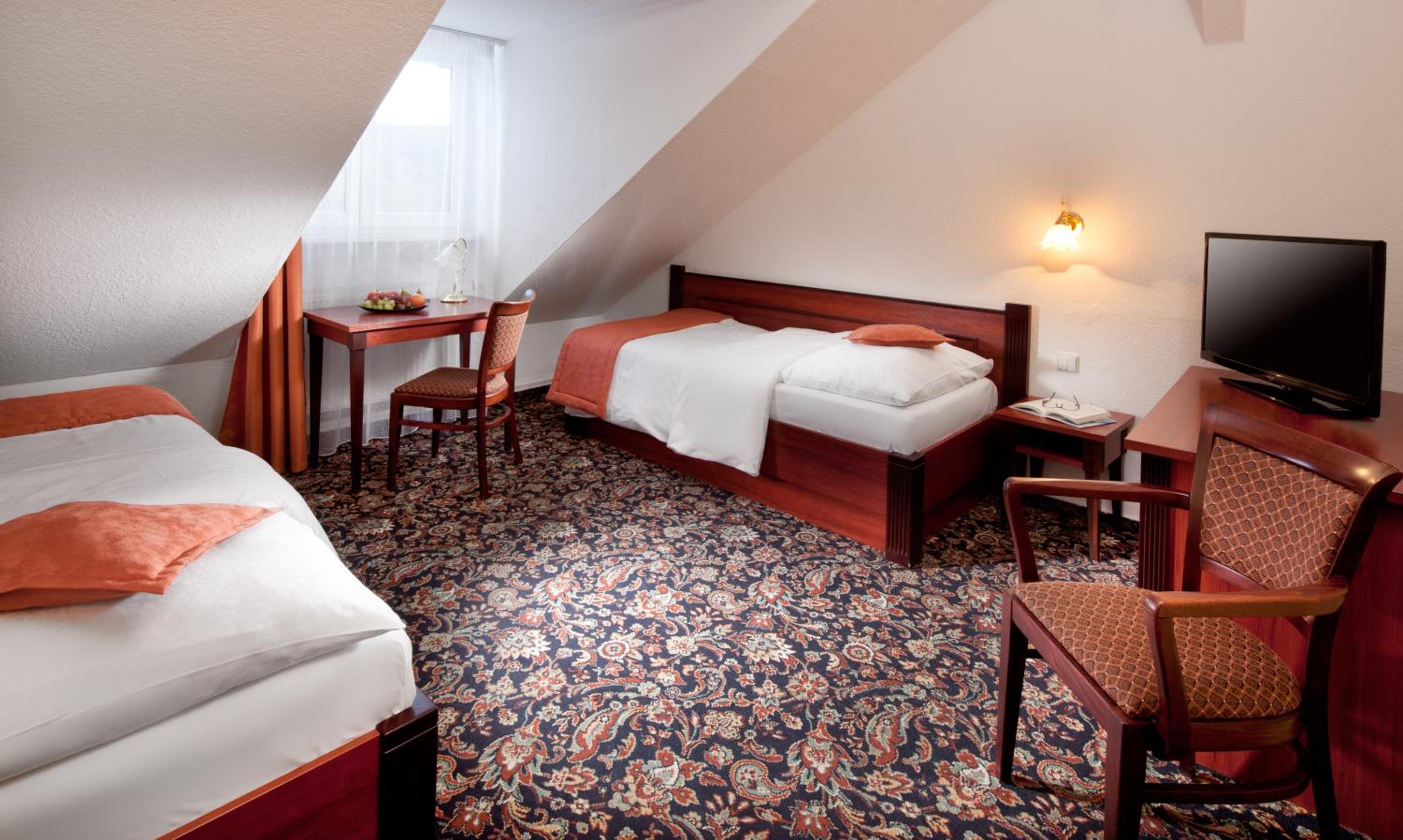 Standard Twin Room - Photo 6