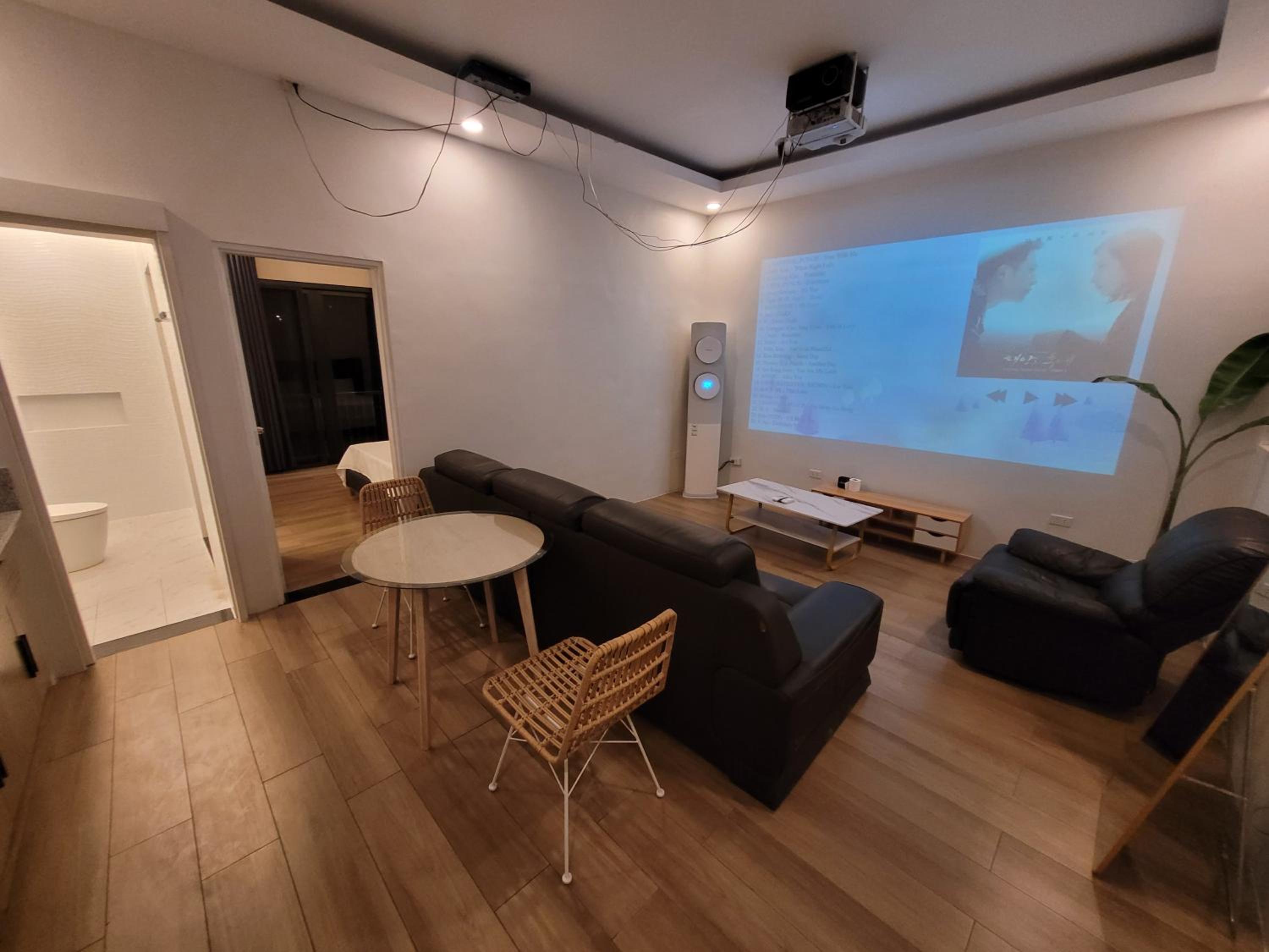 Apartment with Balcony photo 3