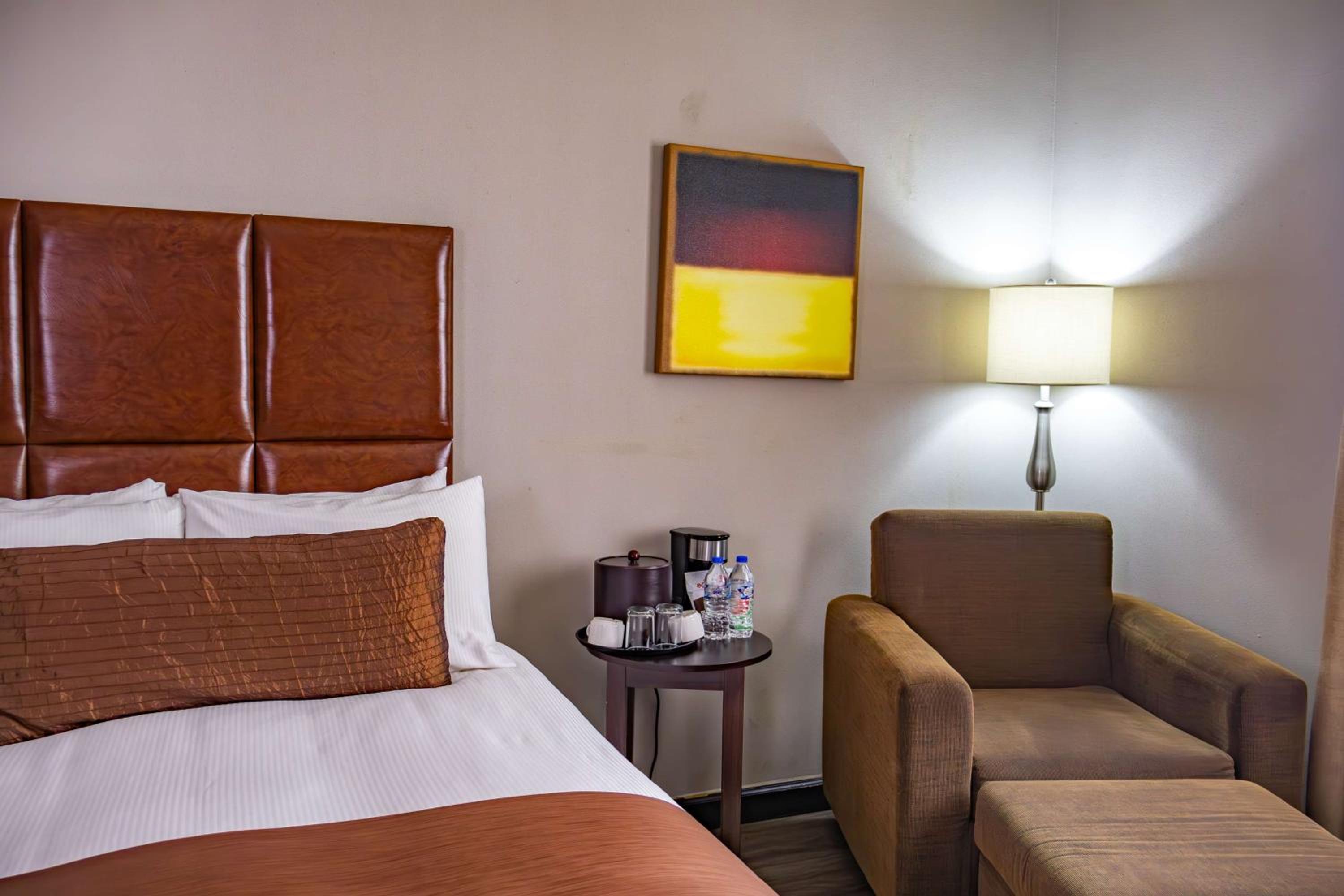 Double Room with Two Double Beds - Non-Smoking - Photo 10