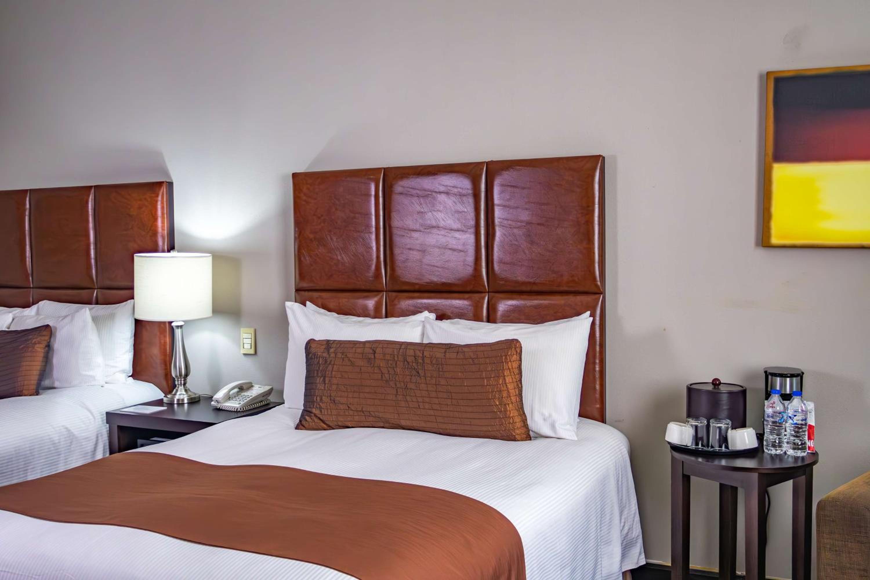 Double Room with Two Double Beds - Non-Smoking - Photo 9