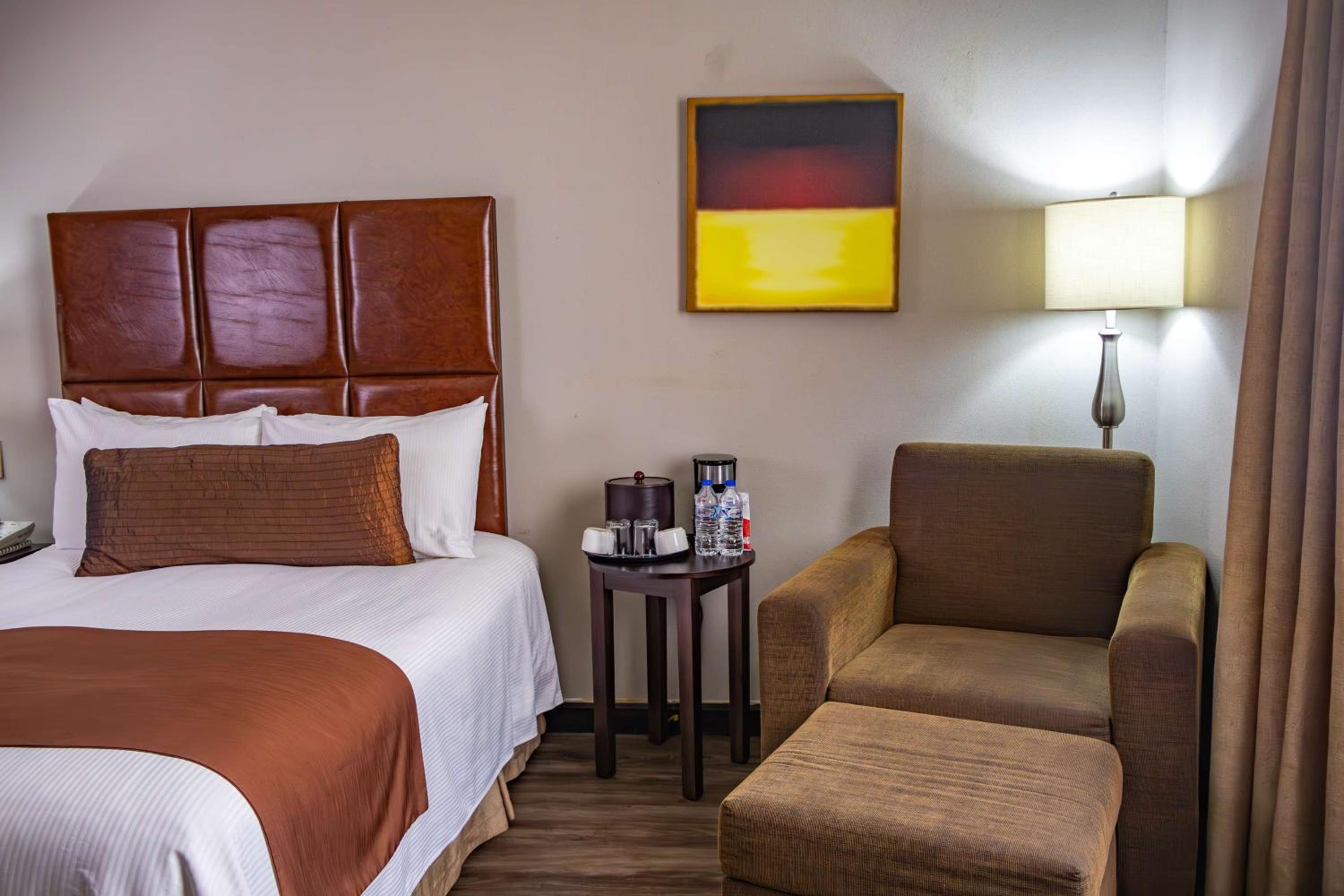 Double Room with Two Double Beds - Non-Smoking - Photo 12